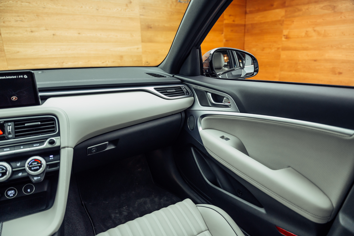 listing desktop thumbnail image 11