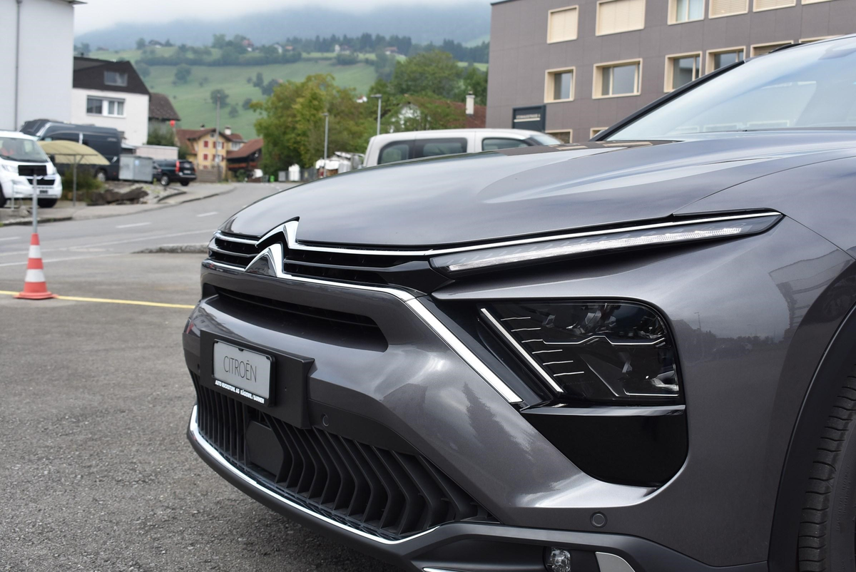 listing desktop thumbnail image 9