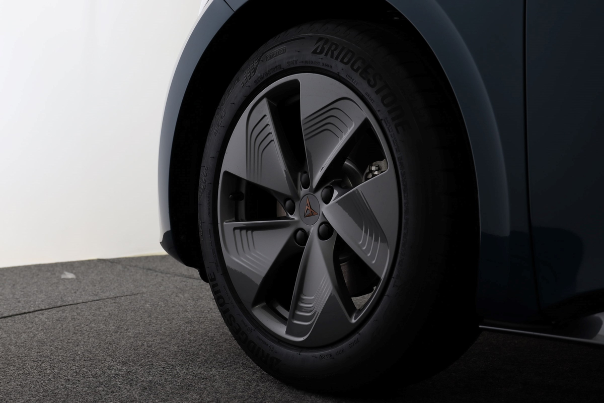 listing desktop thumbnail image 18