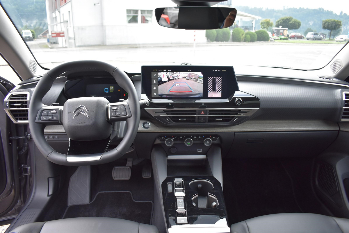 listing desktop thumbnail image 4