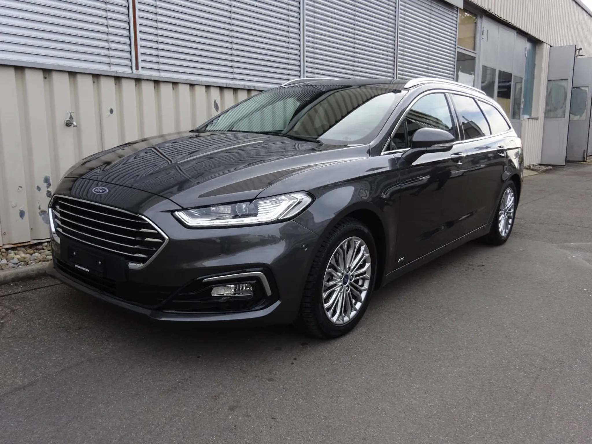 FORD-Mondeo-car-image