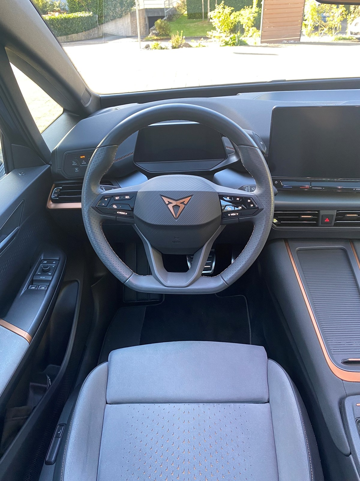 listing desktop thumbnail image 7