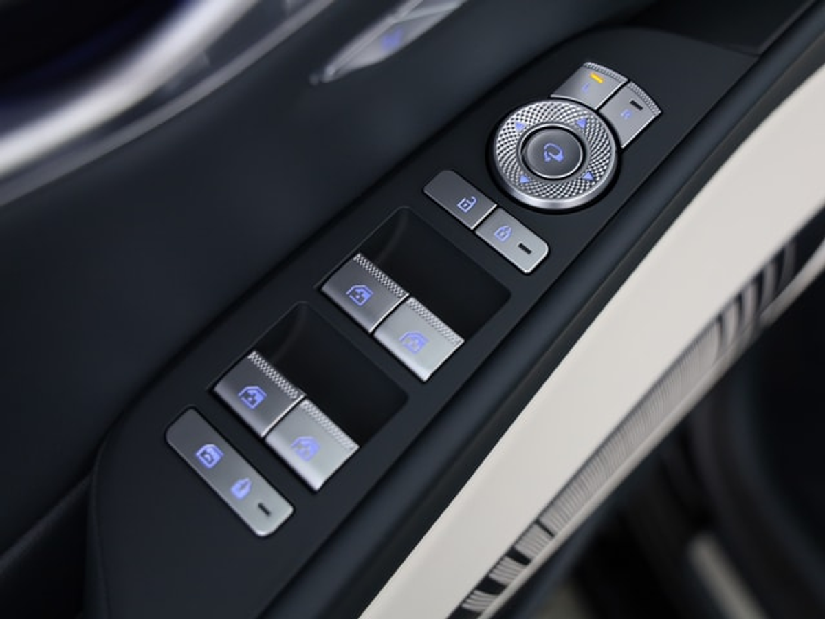 listing desktop thumbnail image 8