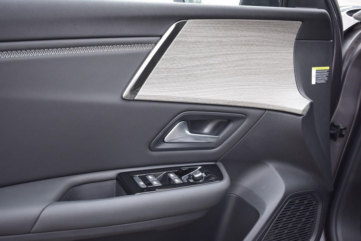 listing desktop thumbnail image 15