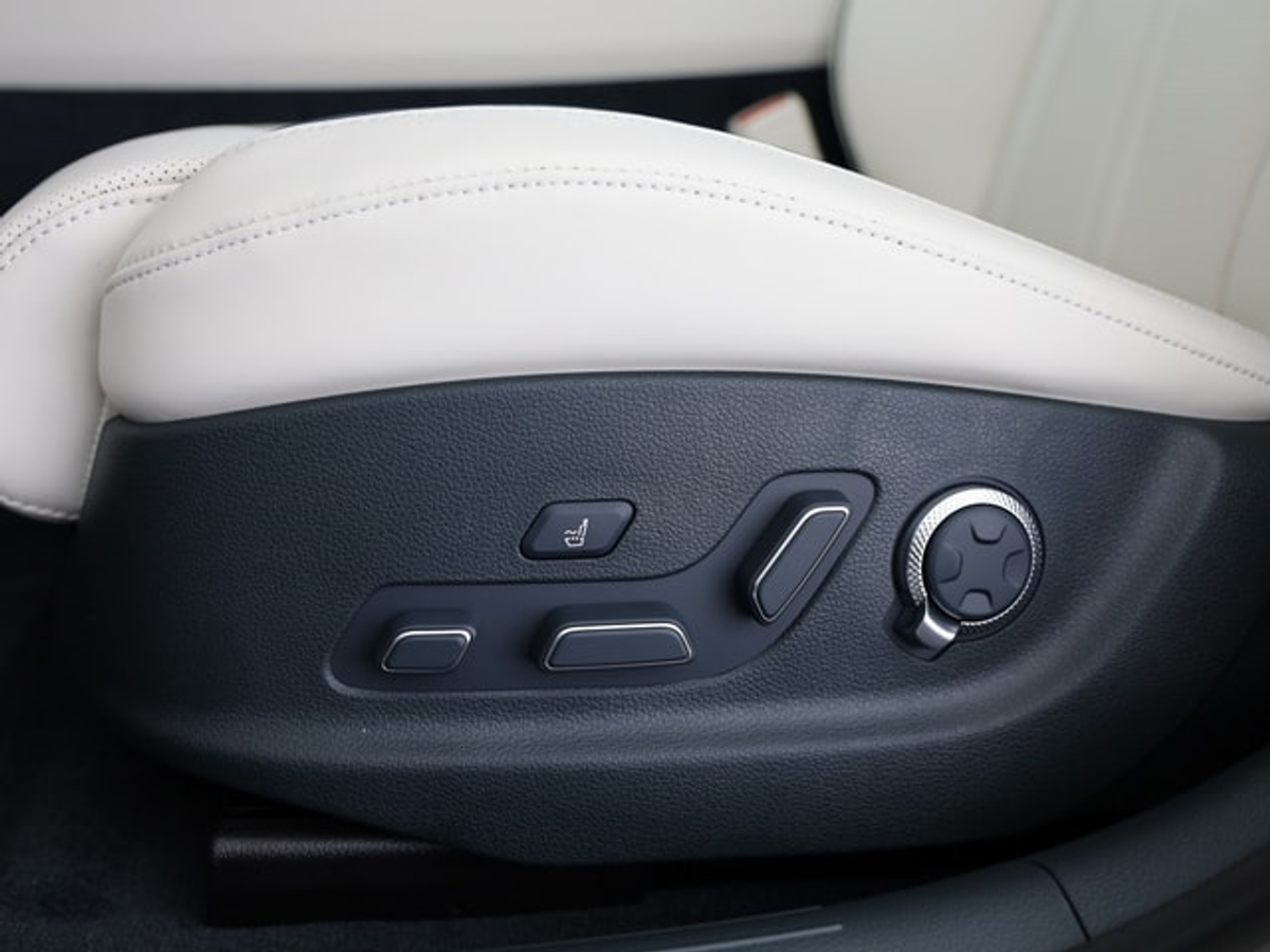 listing desktop thumbnail image 6