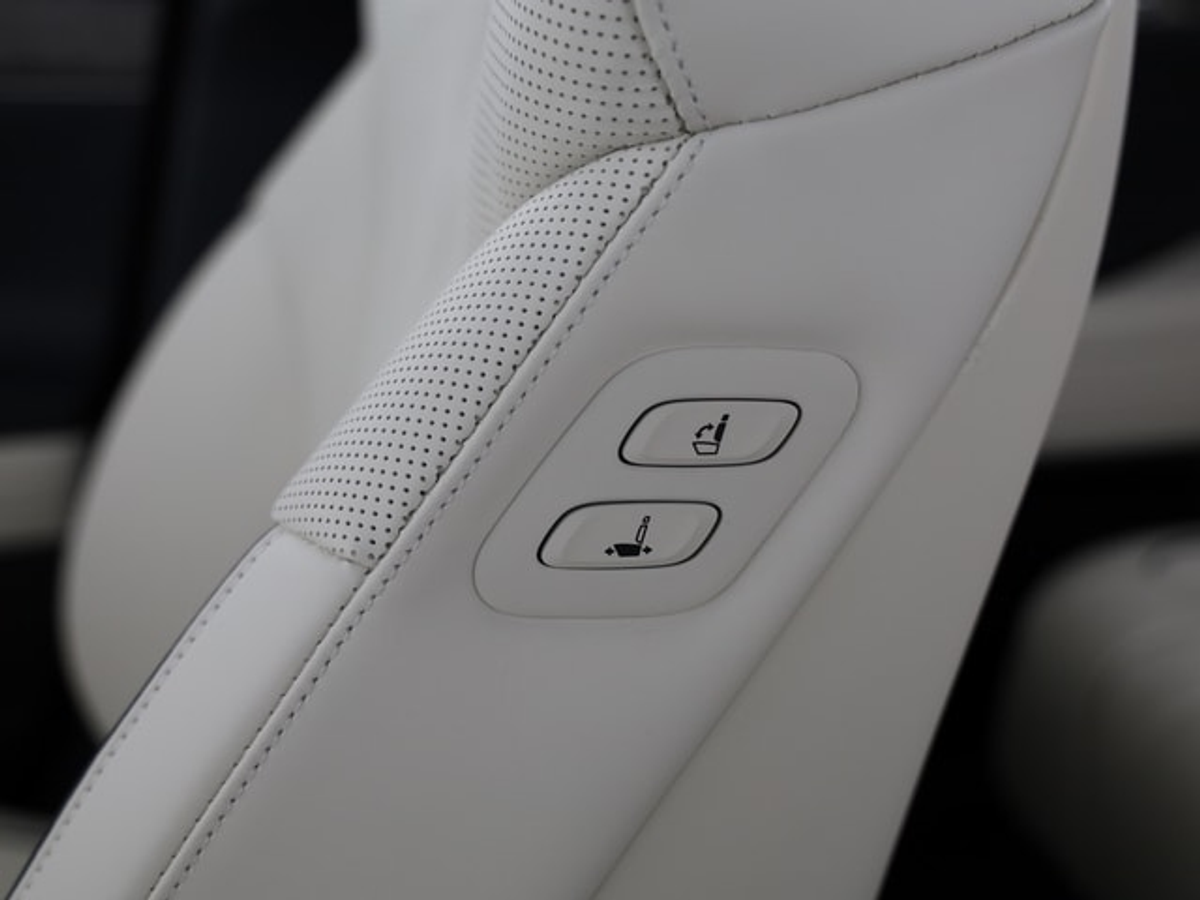 listing desktop thumbnail image 5