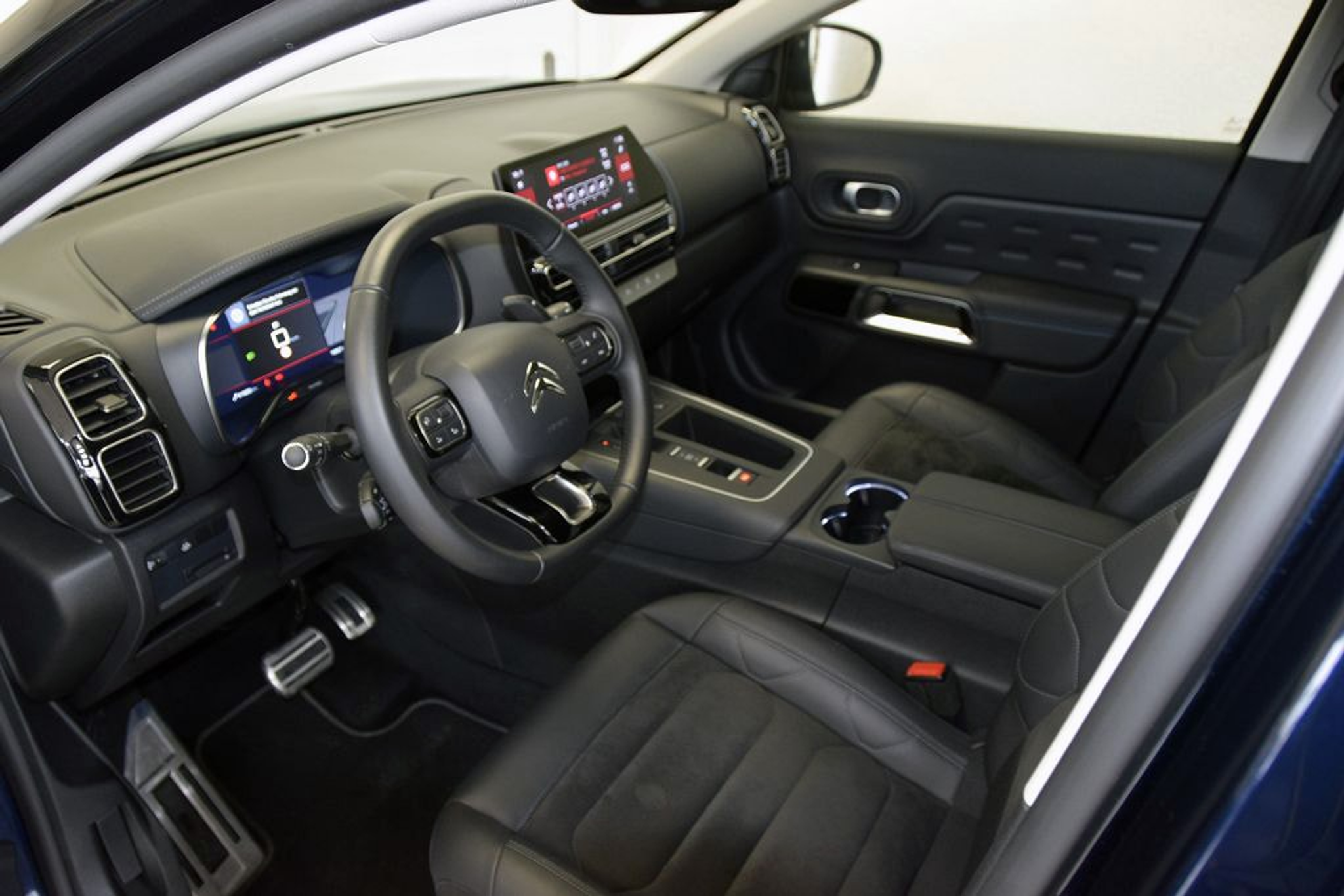 listing desktop thumbnail image 3