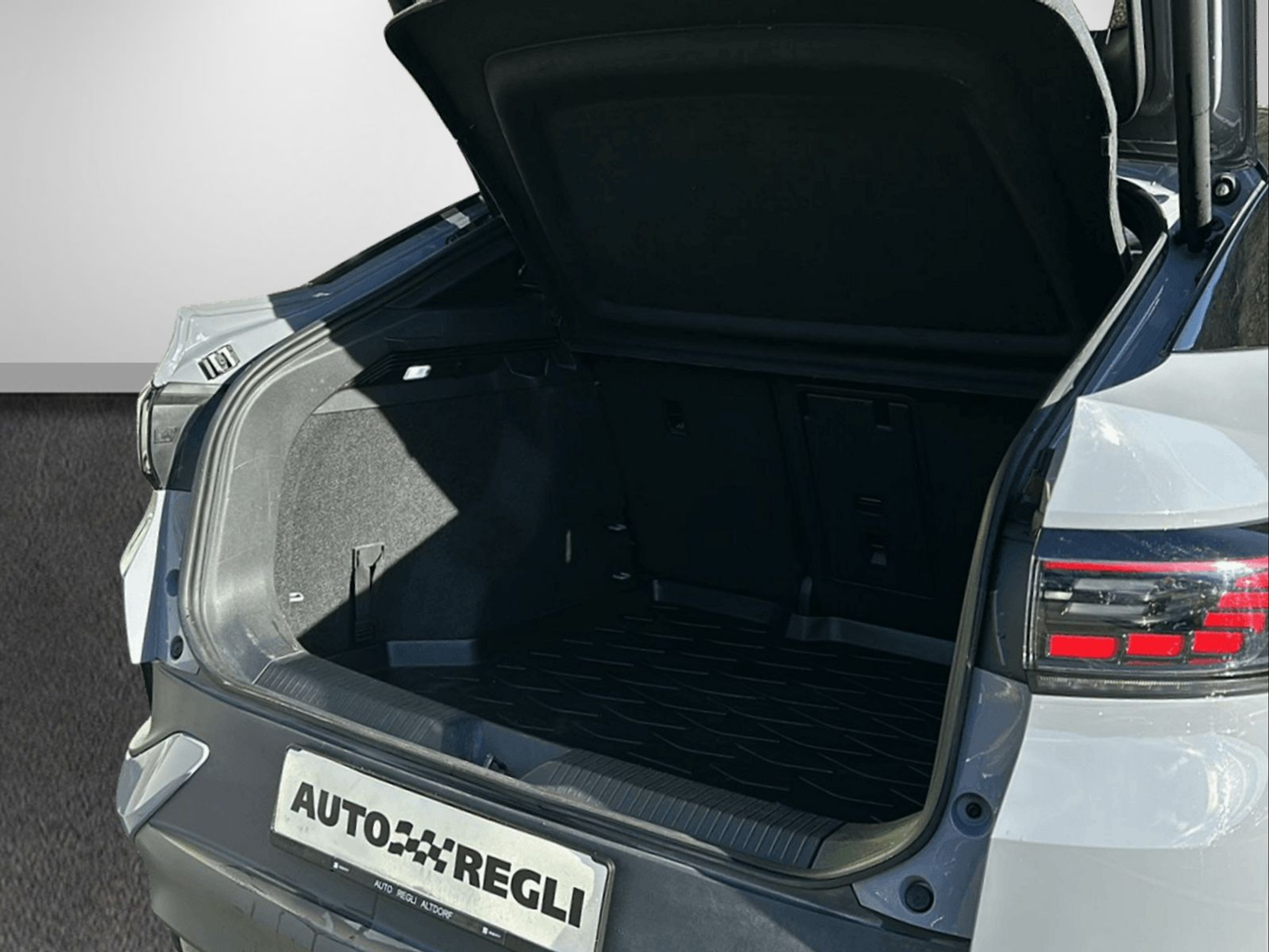 listing desktop thumbnail image 28