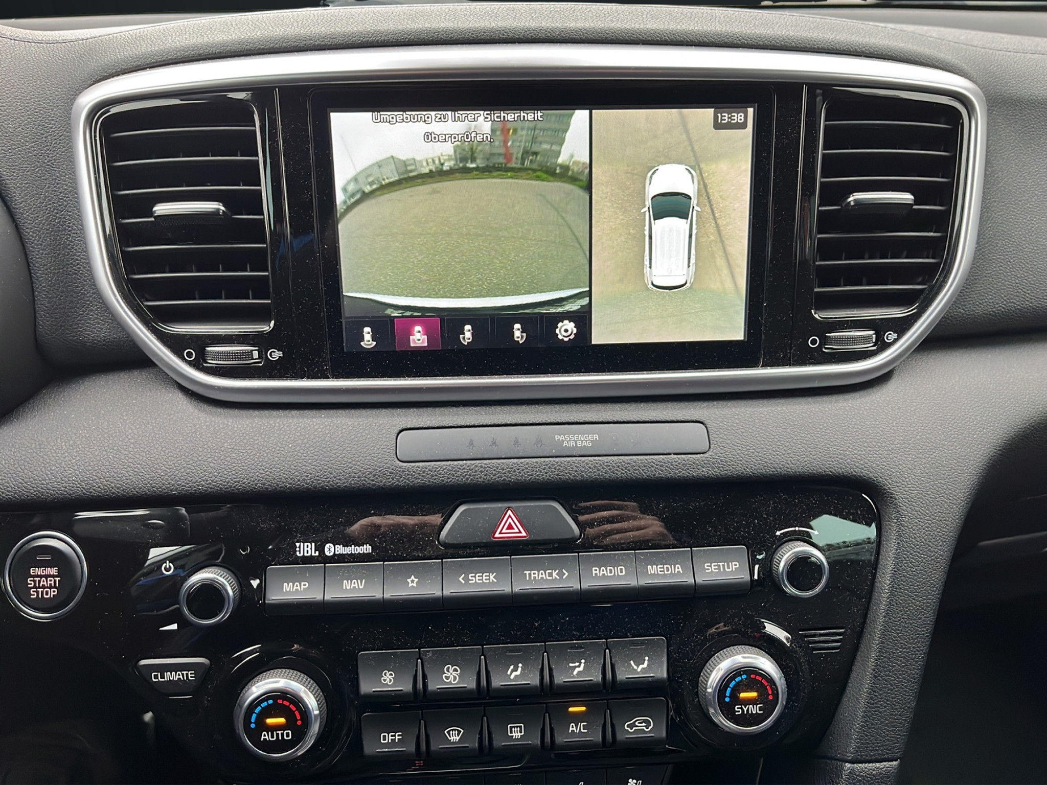 listing desktop thumbnail image 10