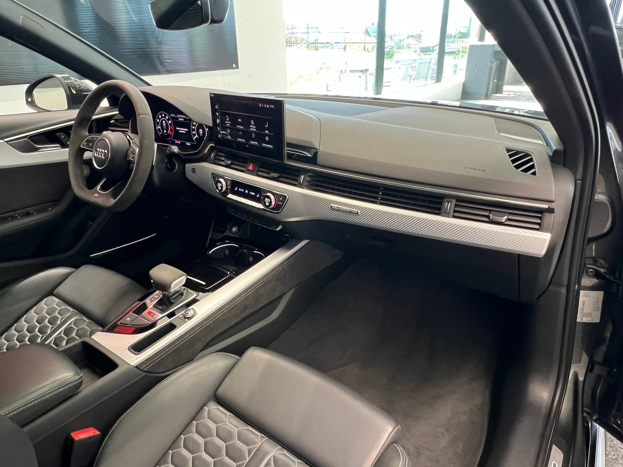 listing desktop thumbnail image 22