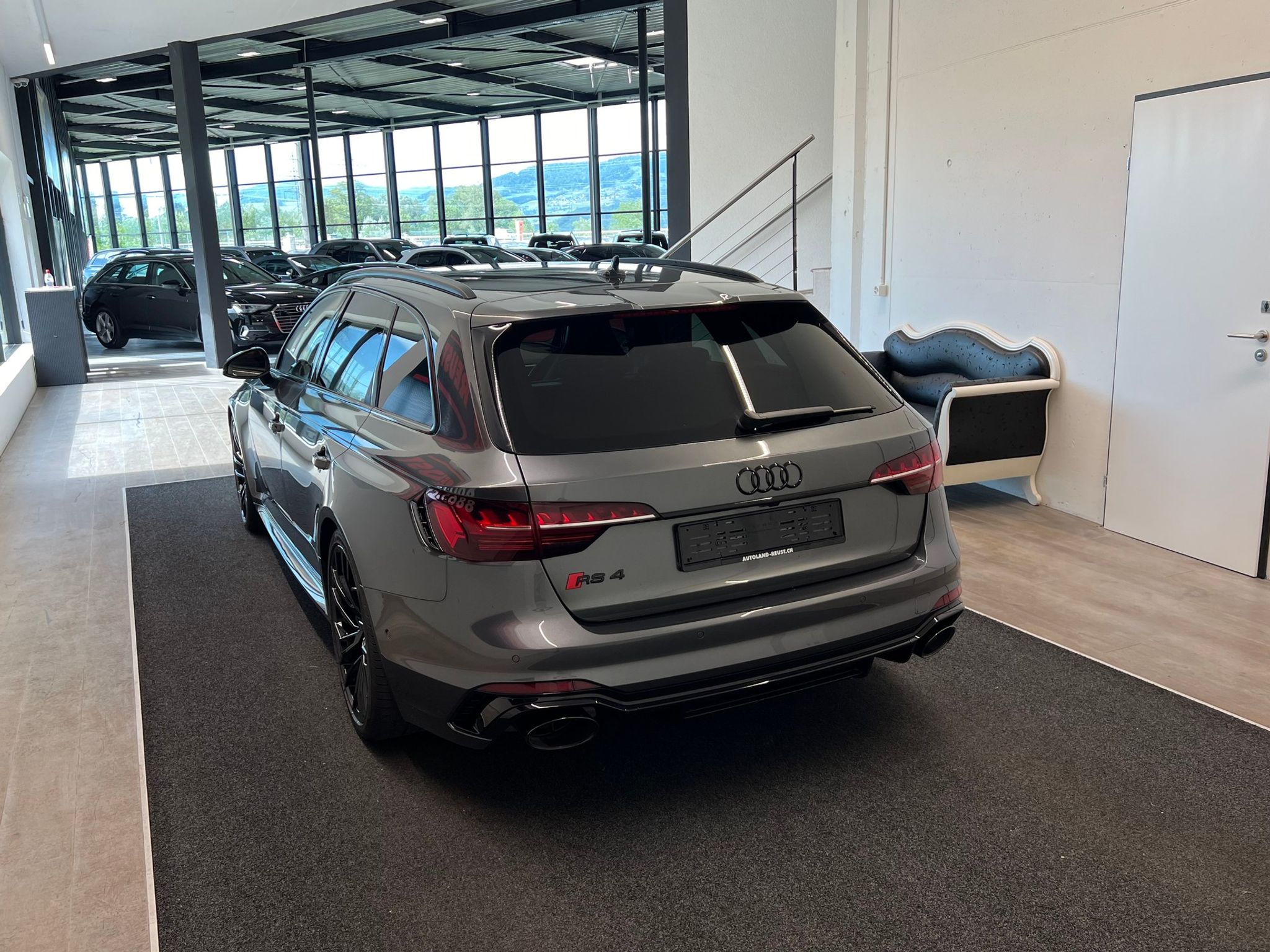 listing desktop thumbnail image 11