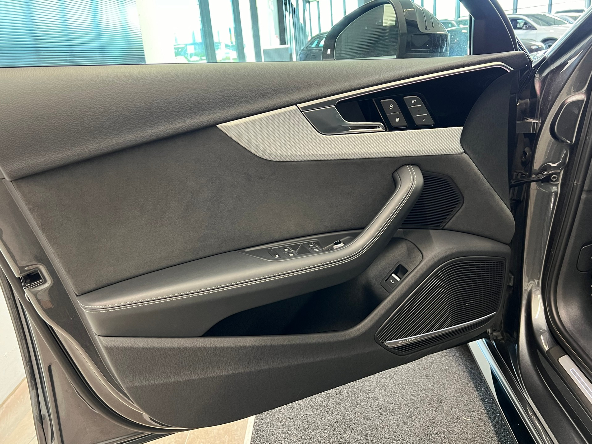 listing desktop thumbnail image 14