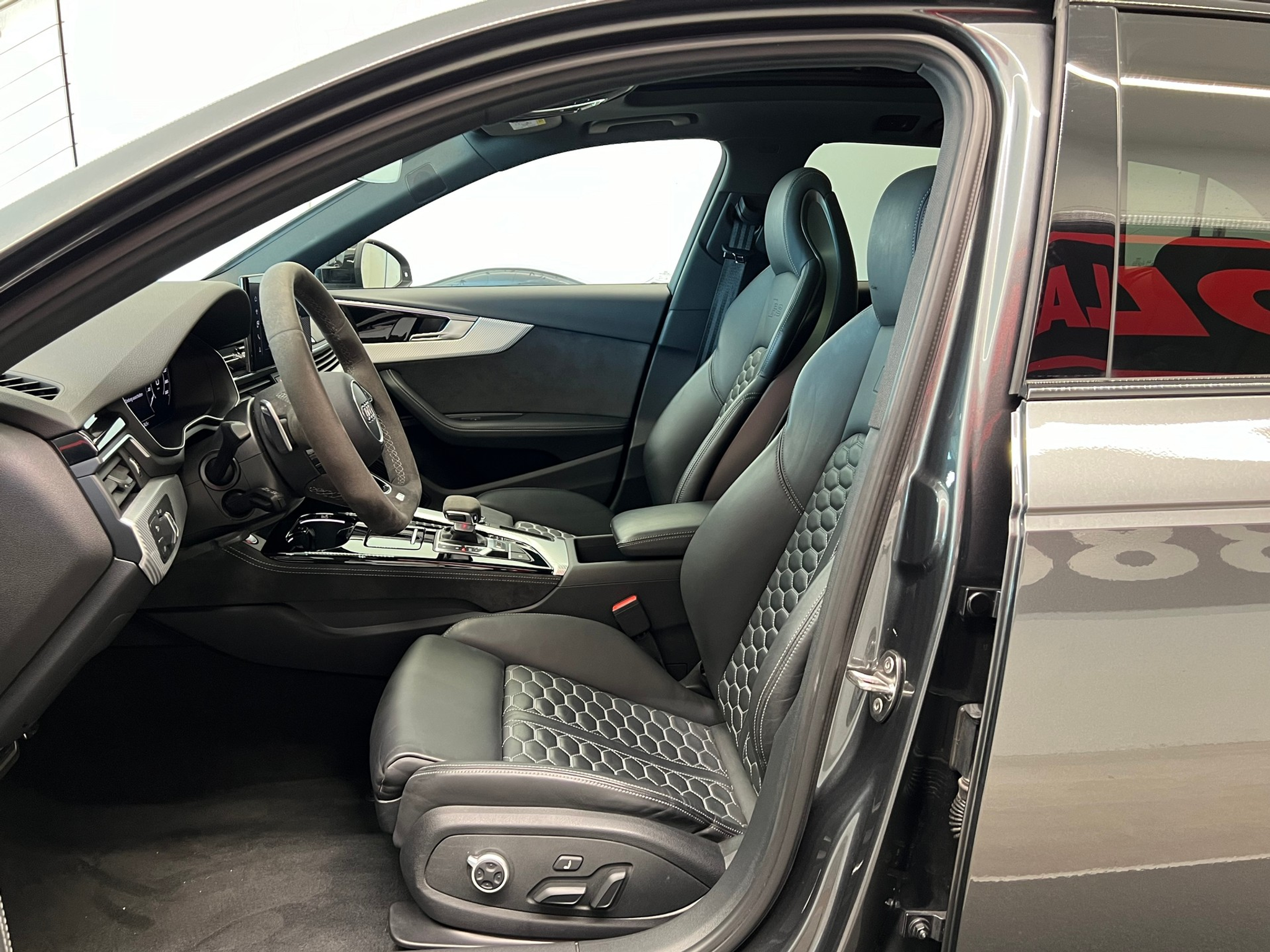 listing desktop thumbnail image 17