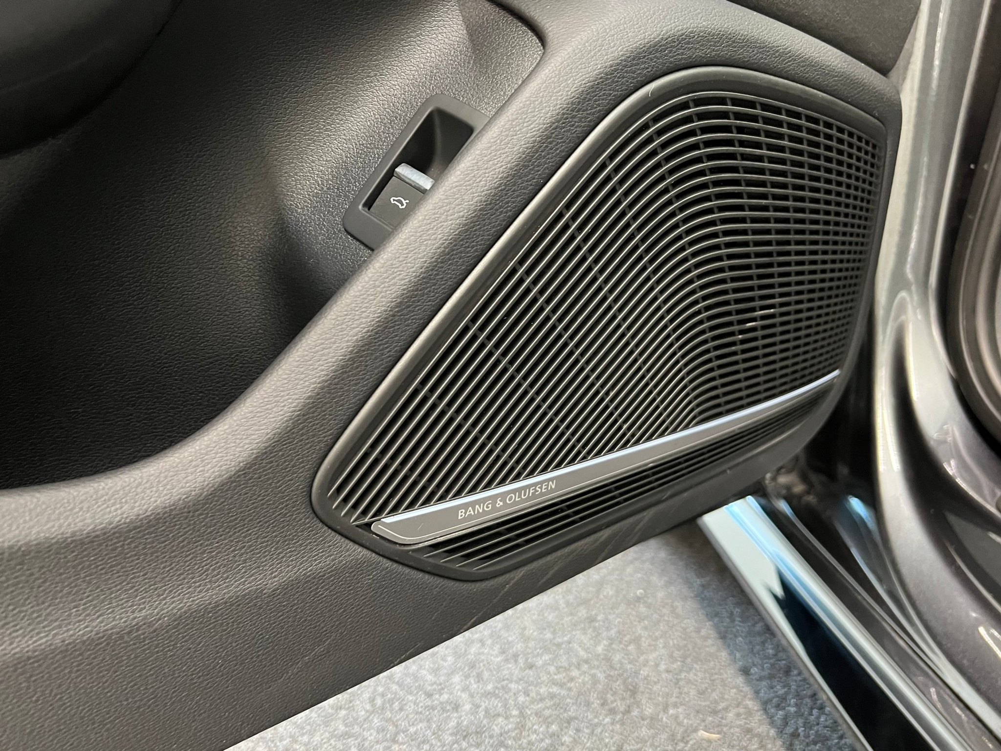 listing desktop thumbnail image 15