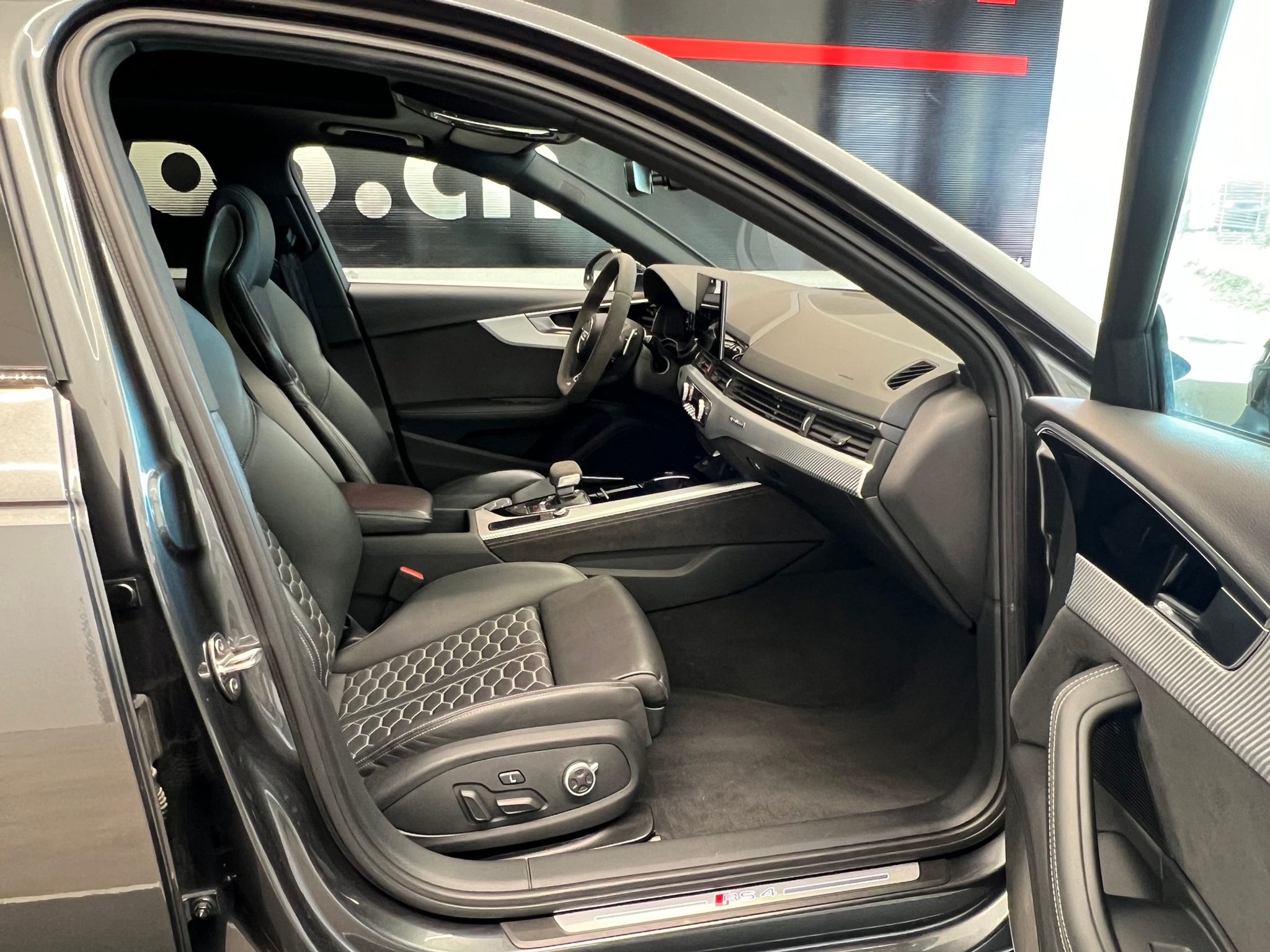 listing desktop thumbnail image 24