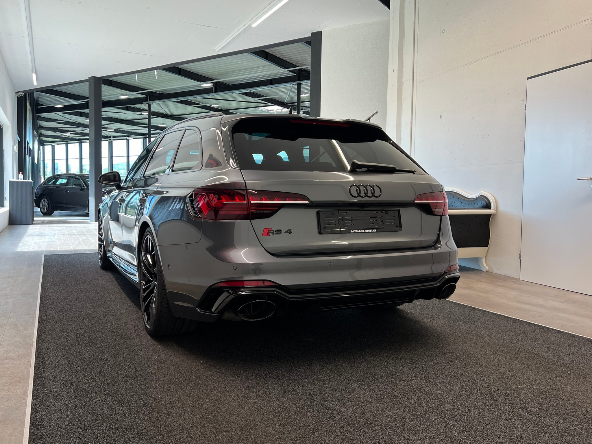 listing desktop thumbnail image 10