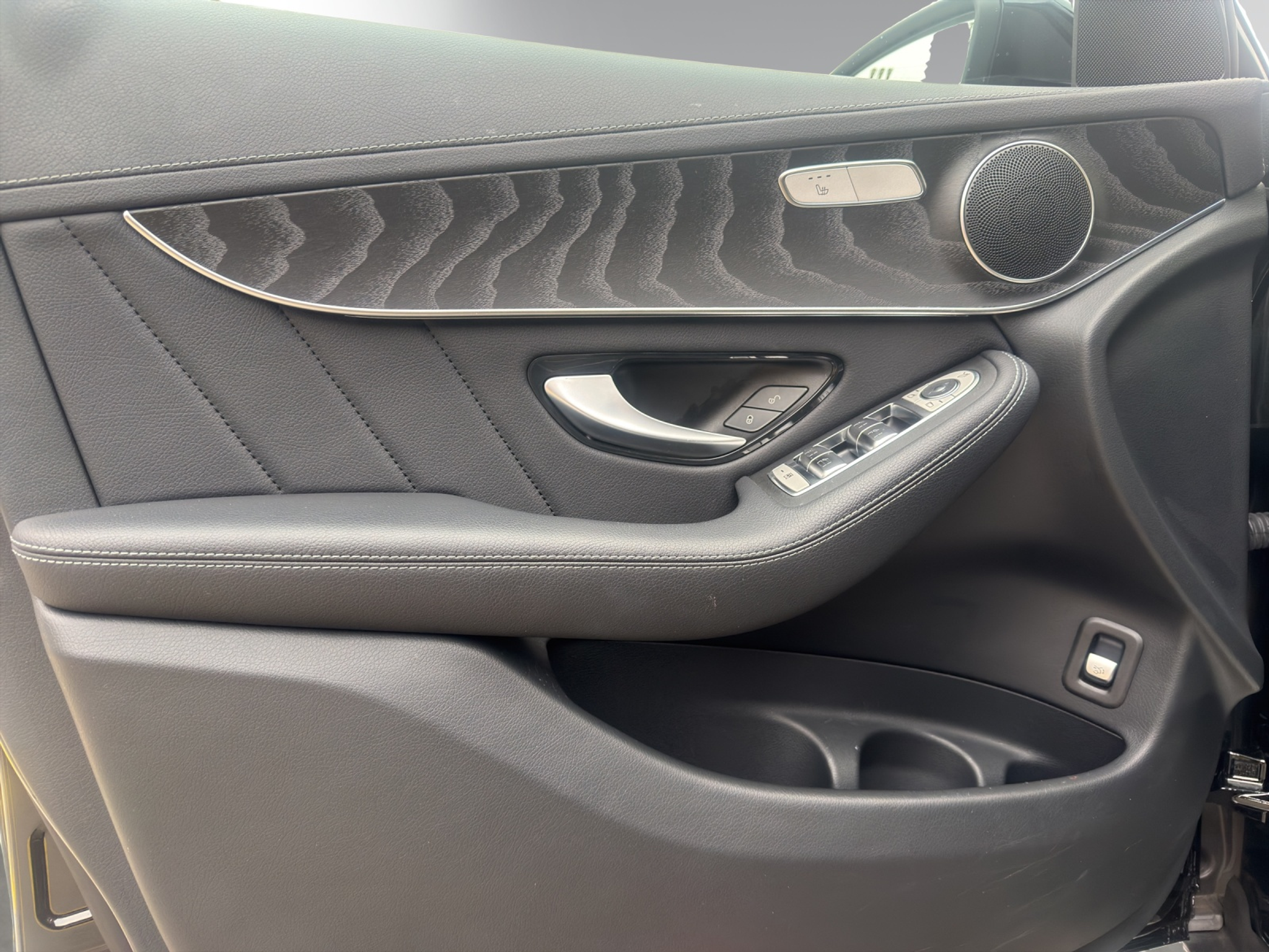 listing desktop thumbnail image 7