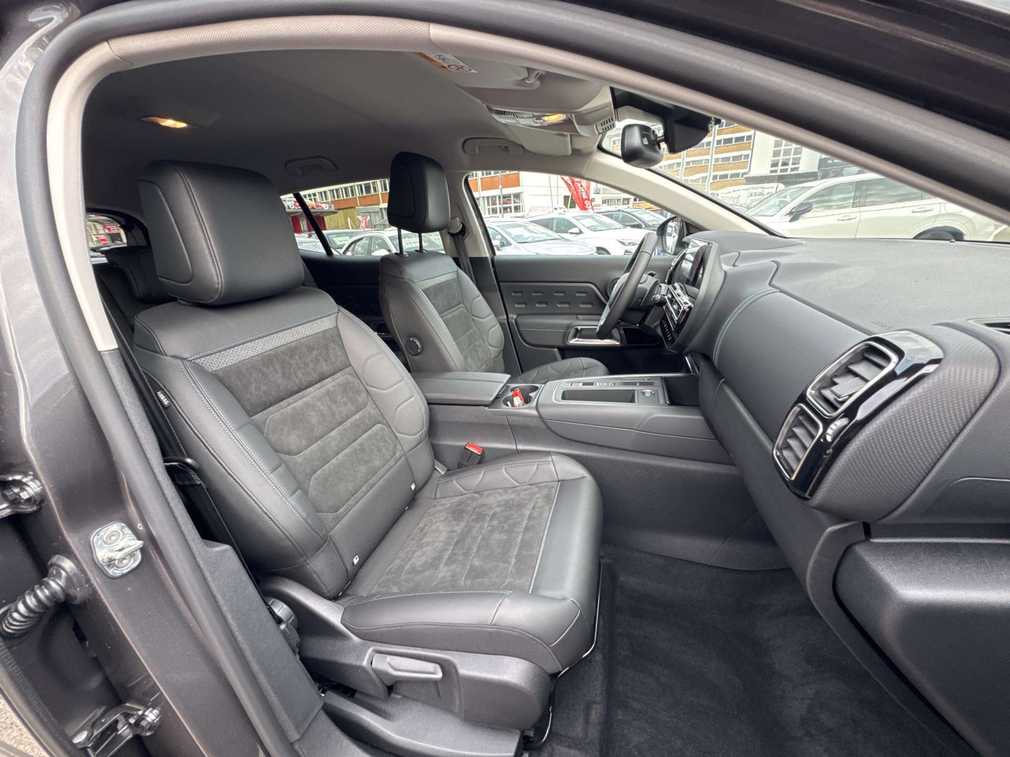 listing desktop thumbnail image 12