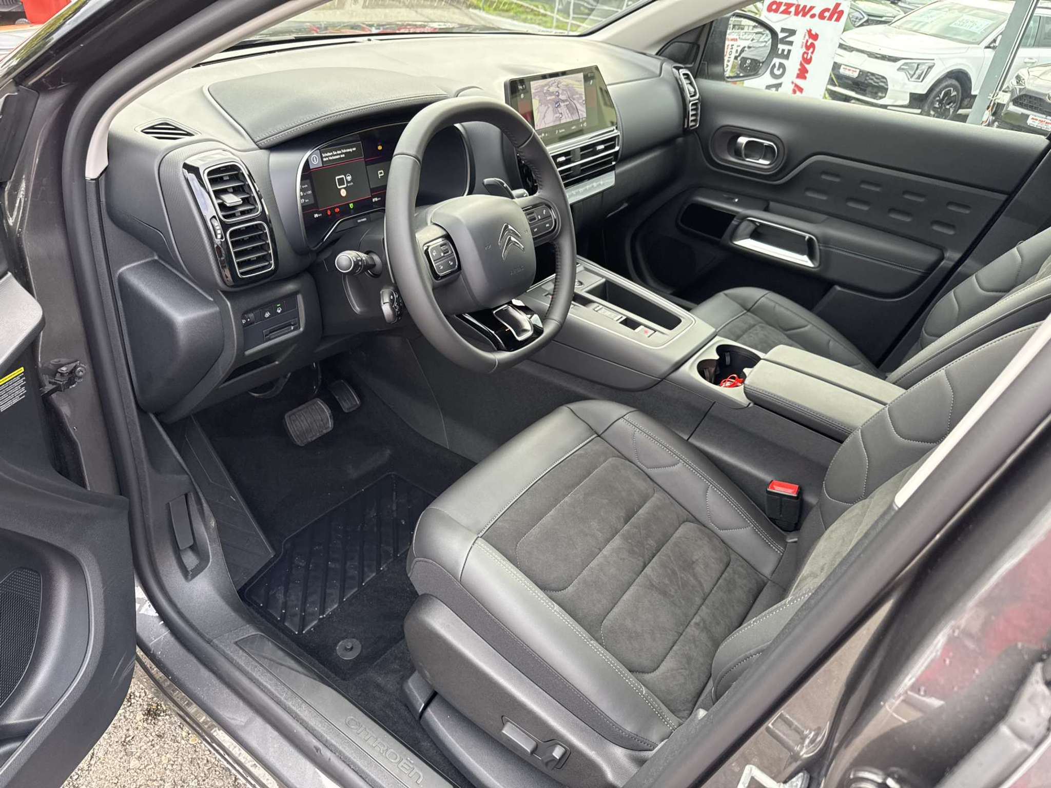 listing desktop thumbnail image 5