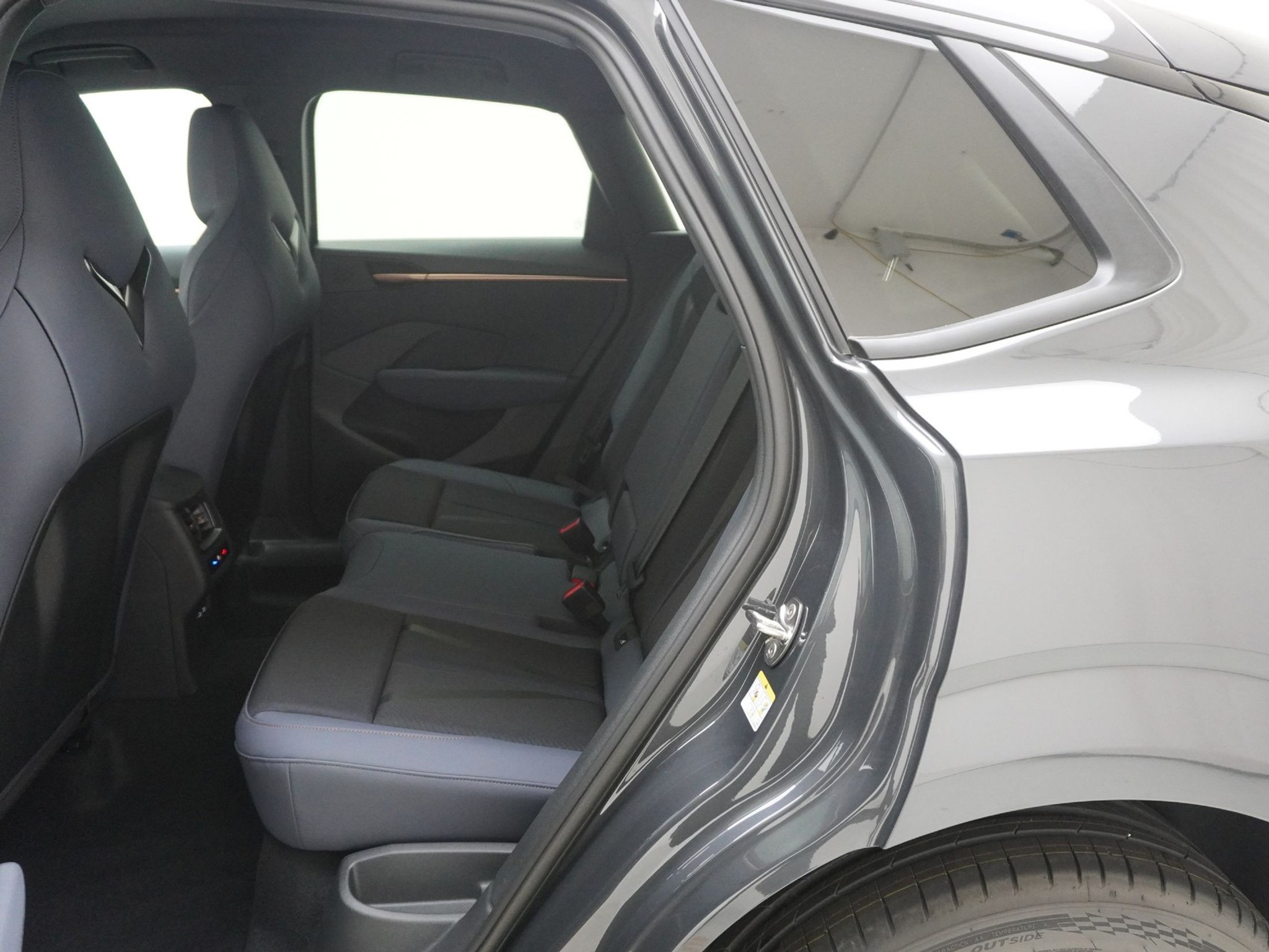 listing desktop thumbnail image 14