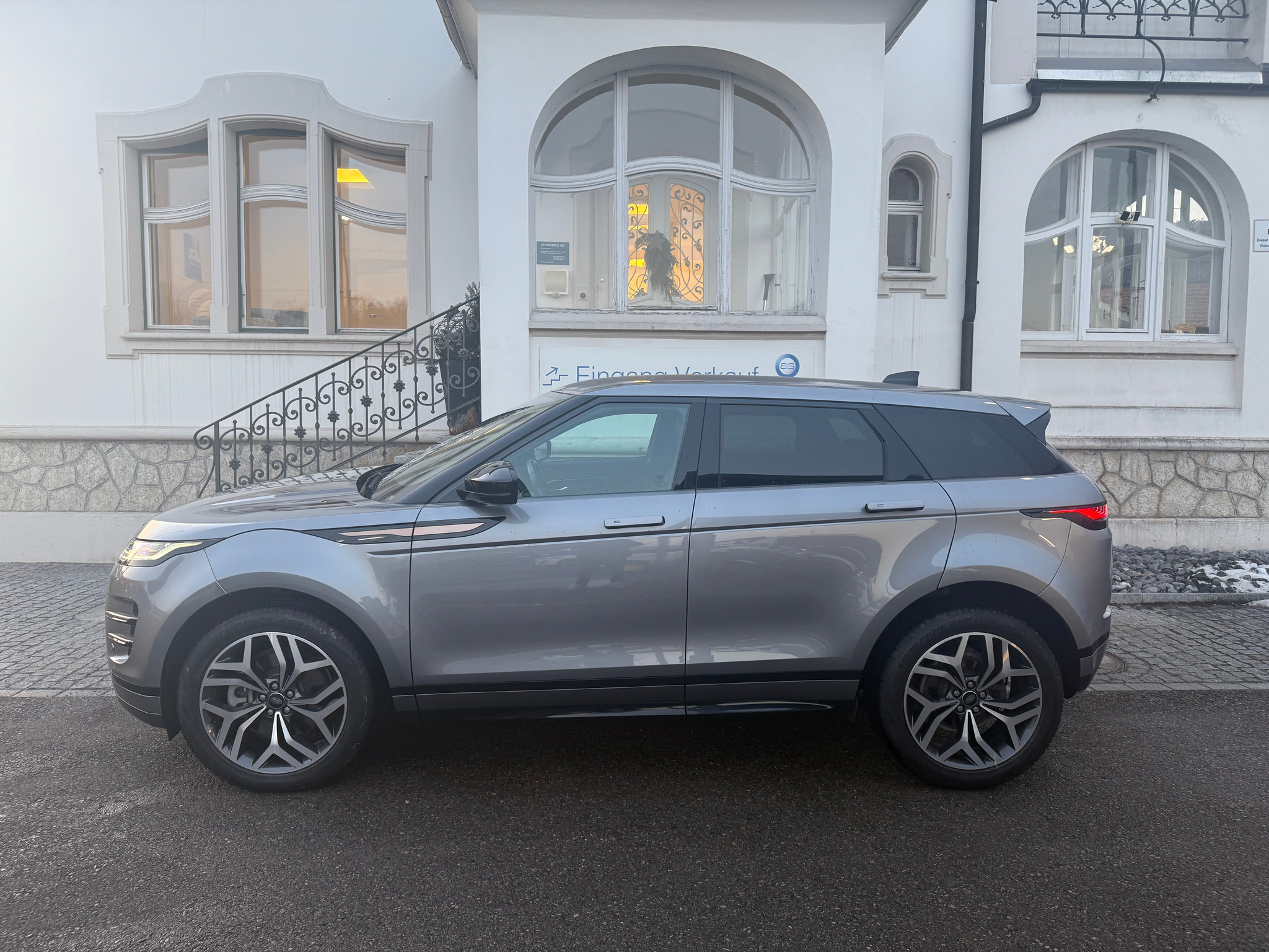 listing desktop thumbnail image 2