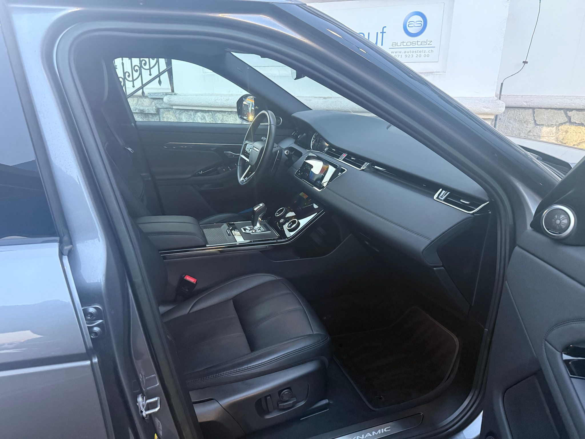 listing desktop thumbnail image 9