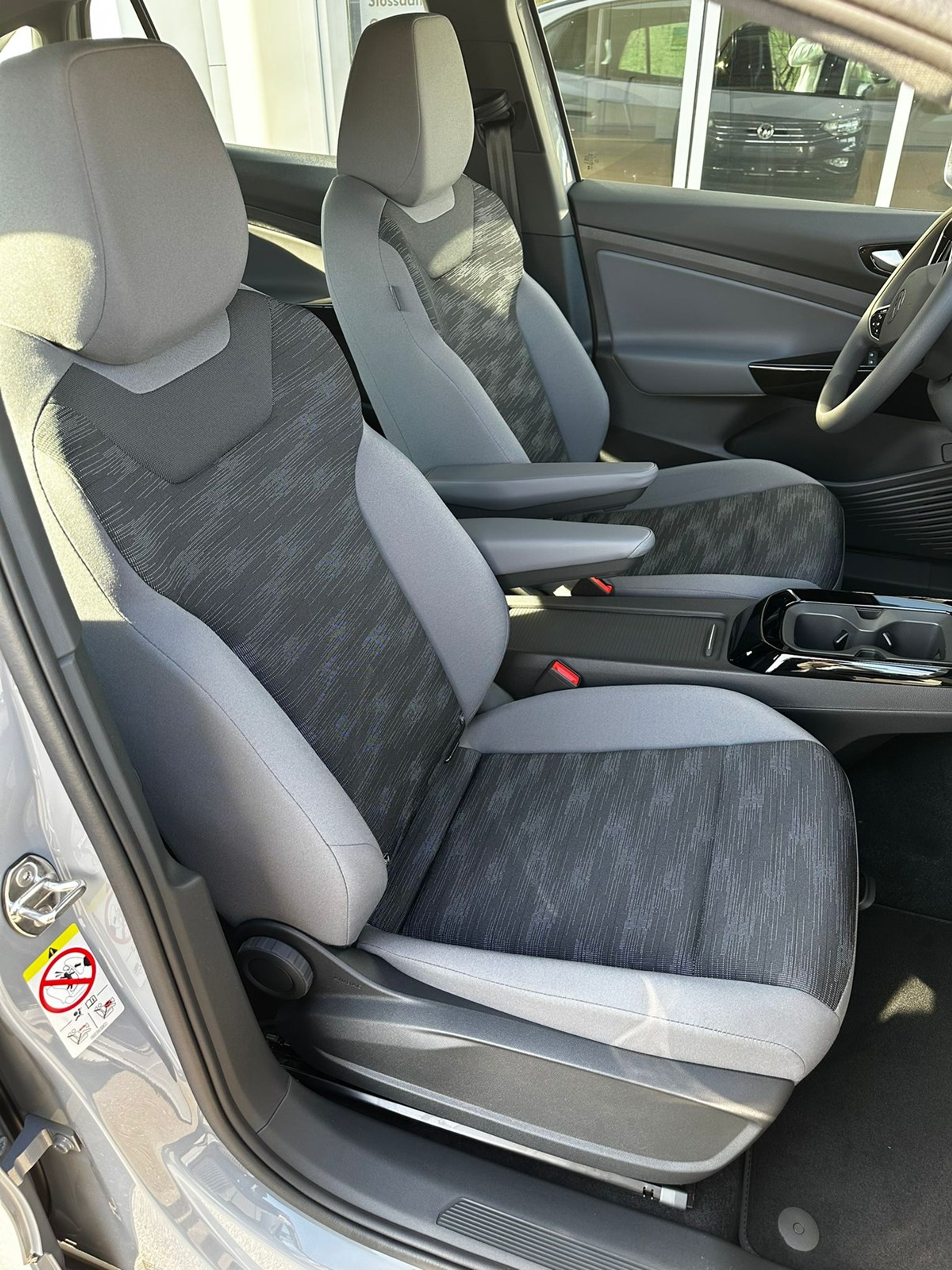 listing desktop thumbnail image 3