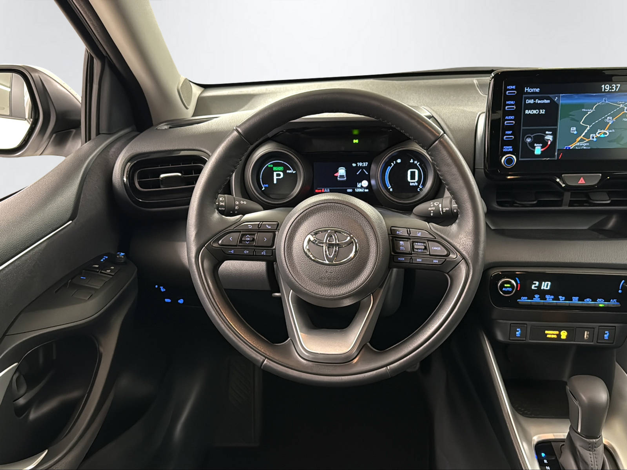 listing desktop thumbnail image 12