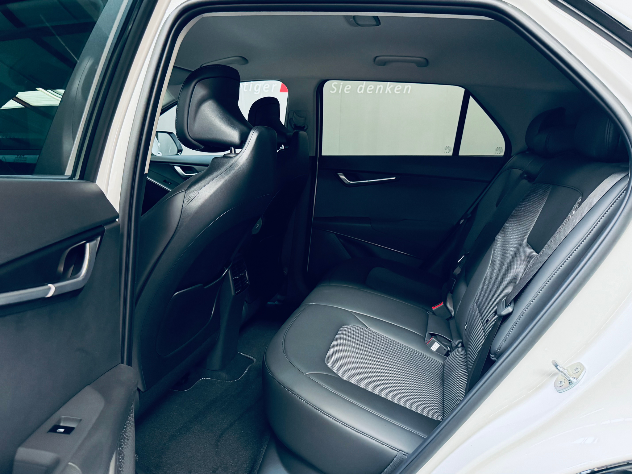 listing desktop thumbnail image 12