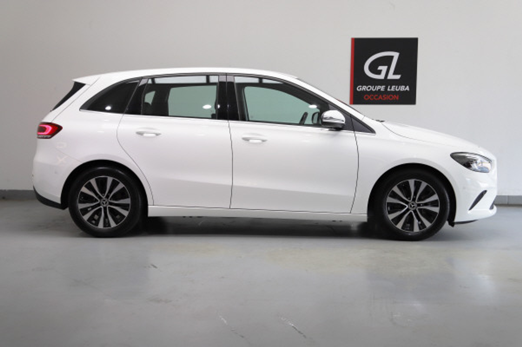 listing desktop thumbnail image 6