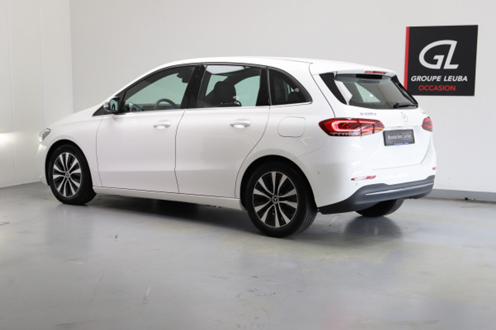 listing desktop thumbnail image 2