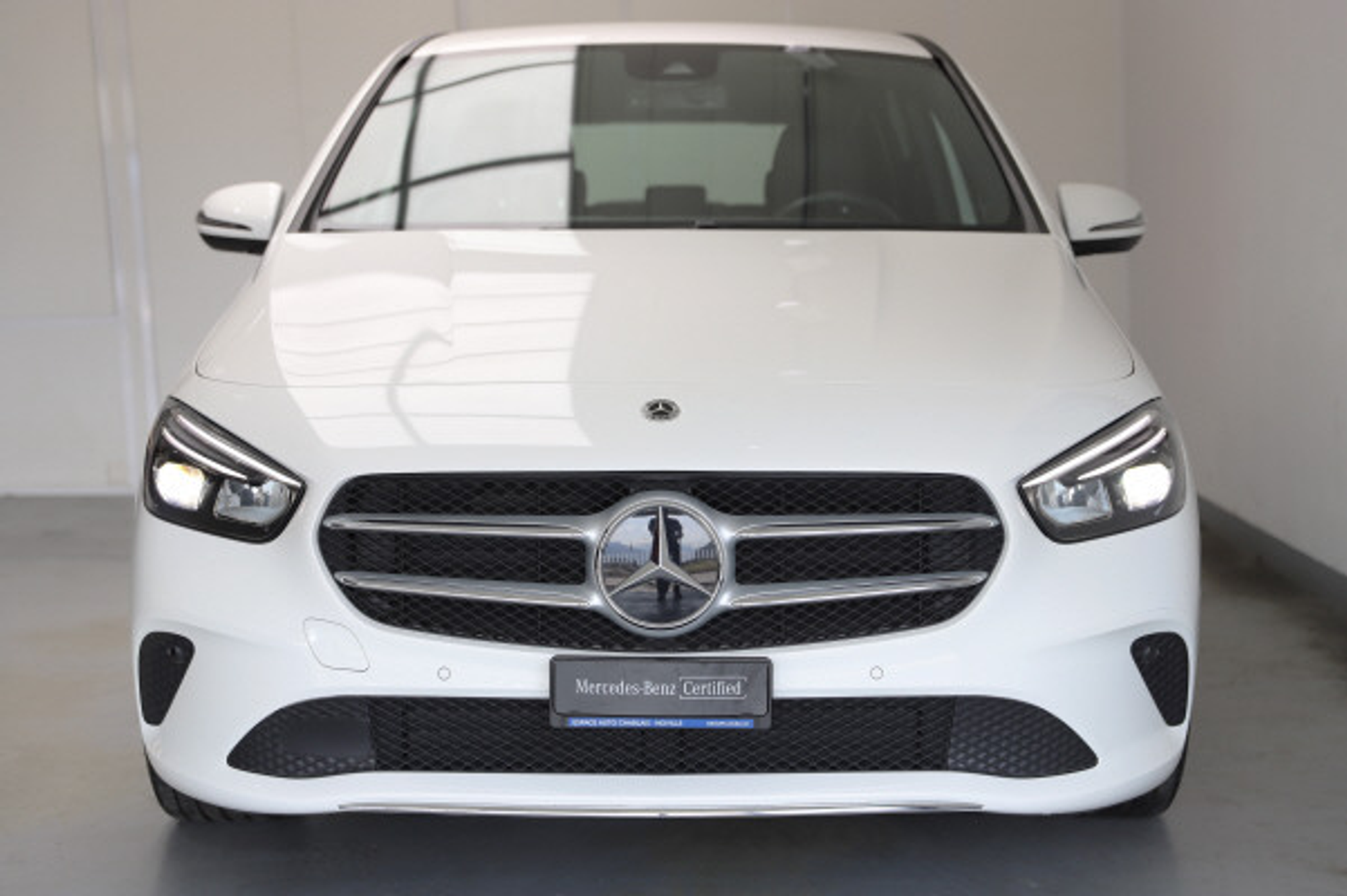 listing desktop thumbnail image 4