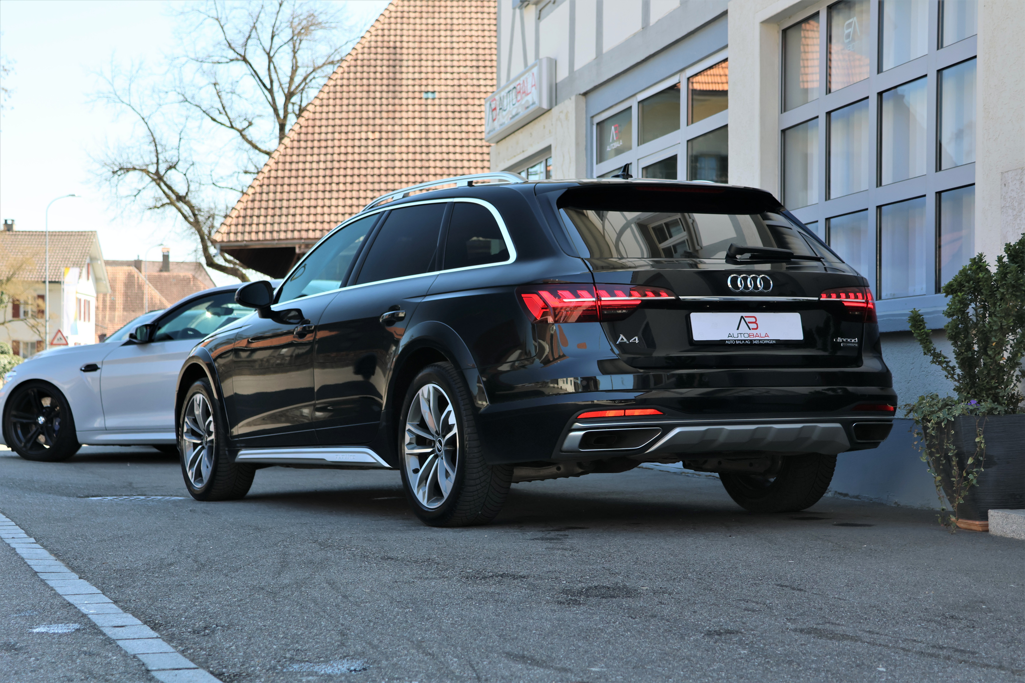 listing desktop thumbnail image 2