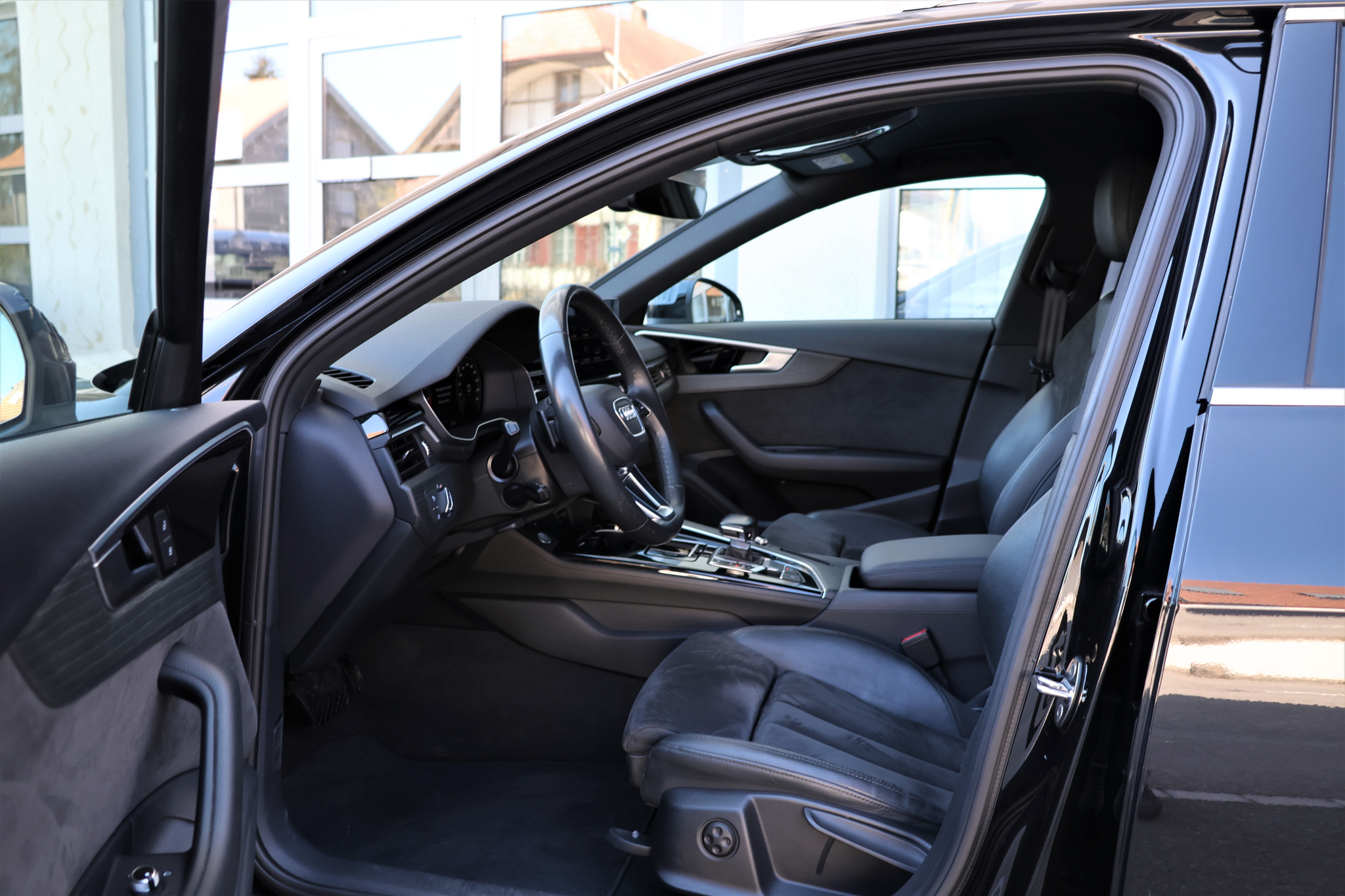 listing desktop thumbnail image 7