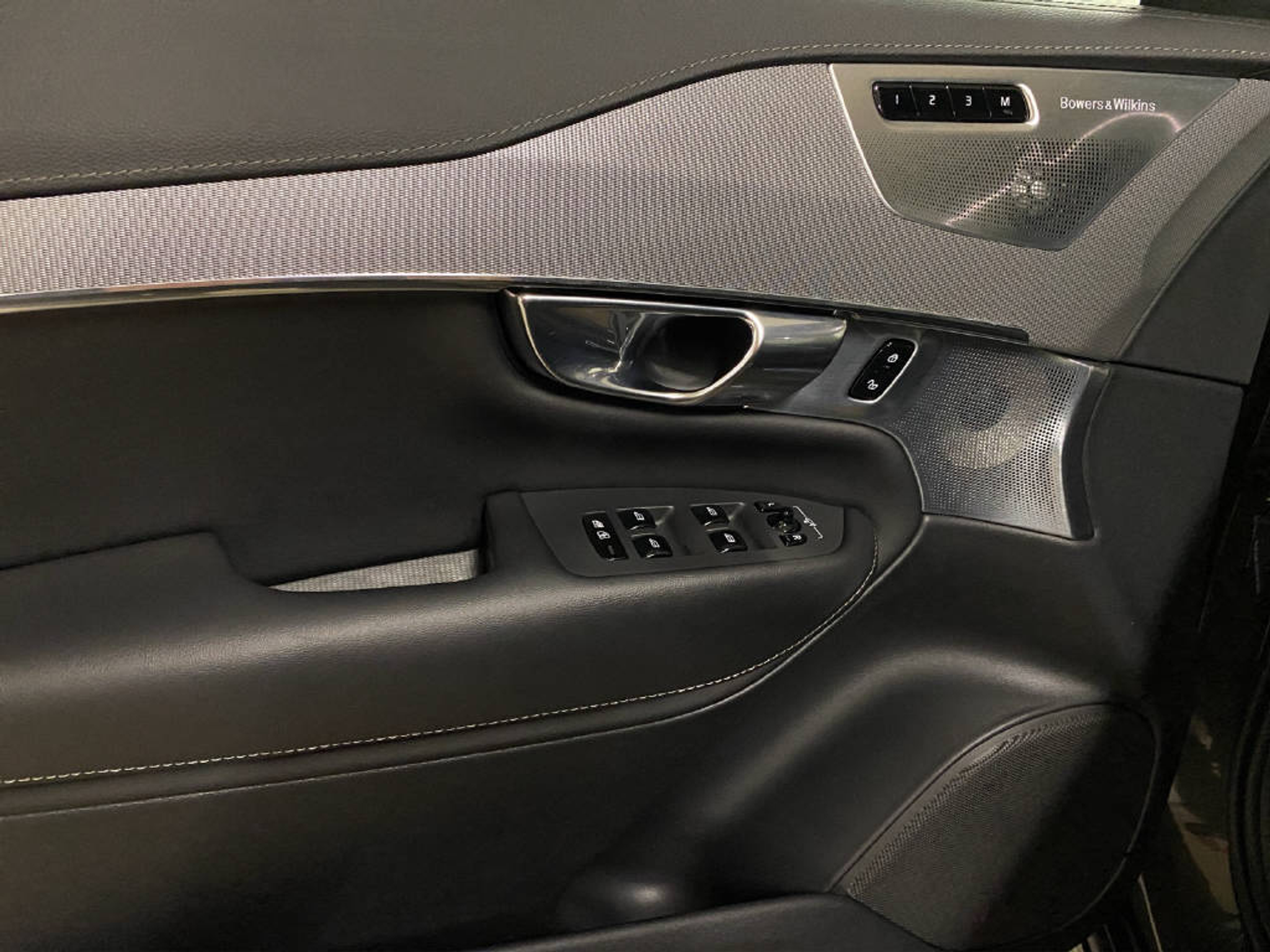 listing desktop thumbnail image 11