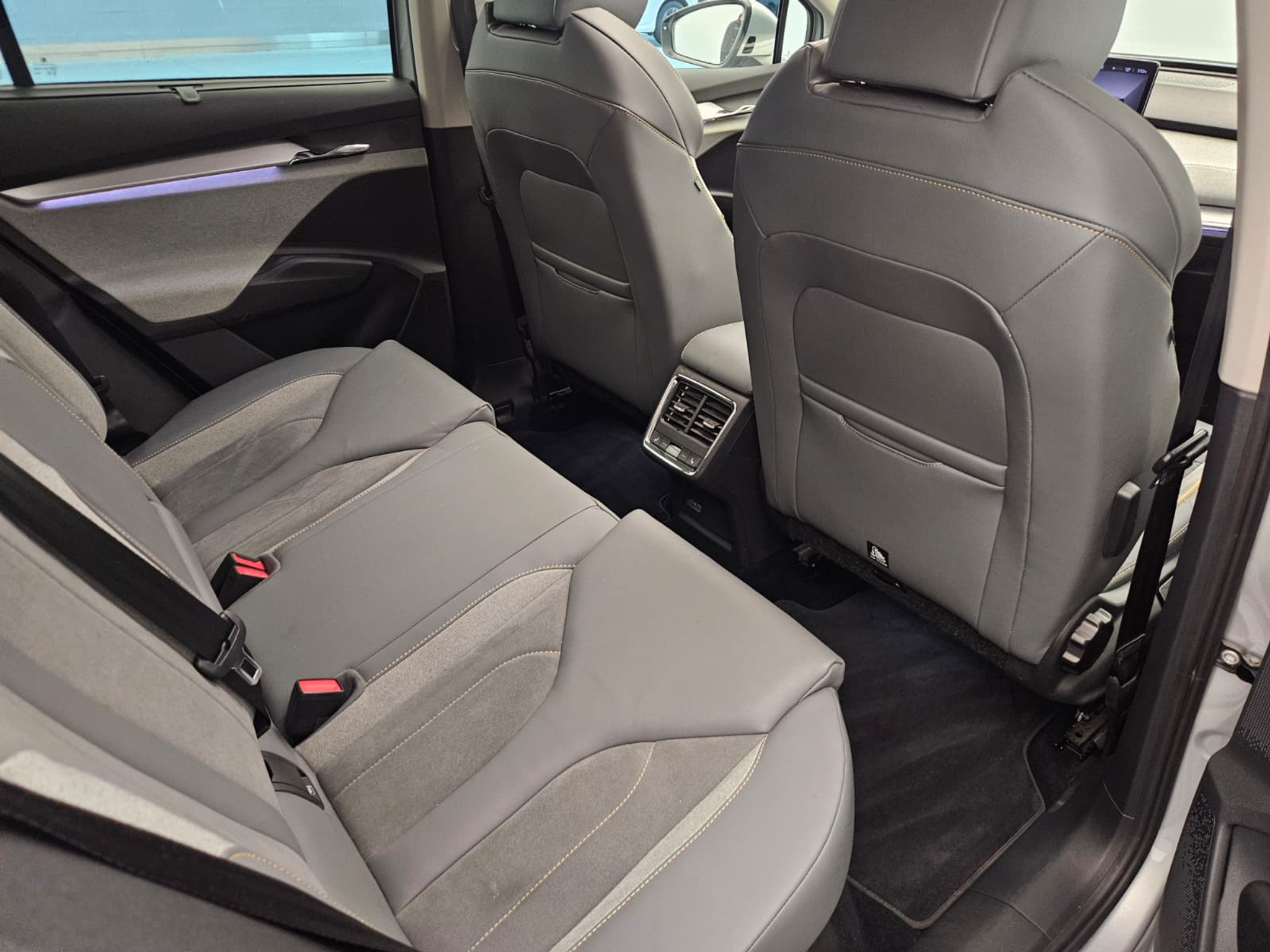 listing desktop thumbnail image 13