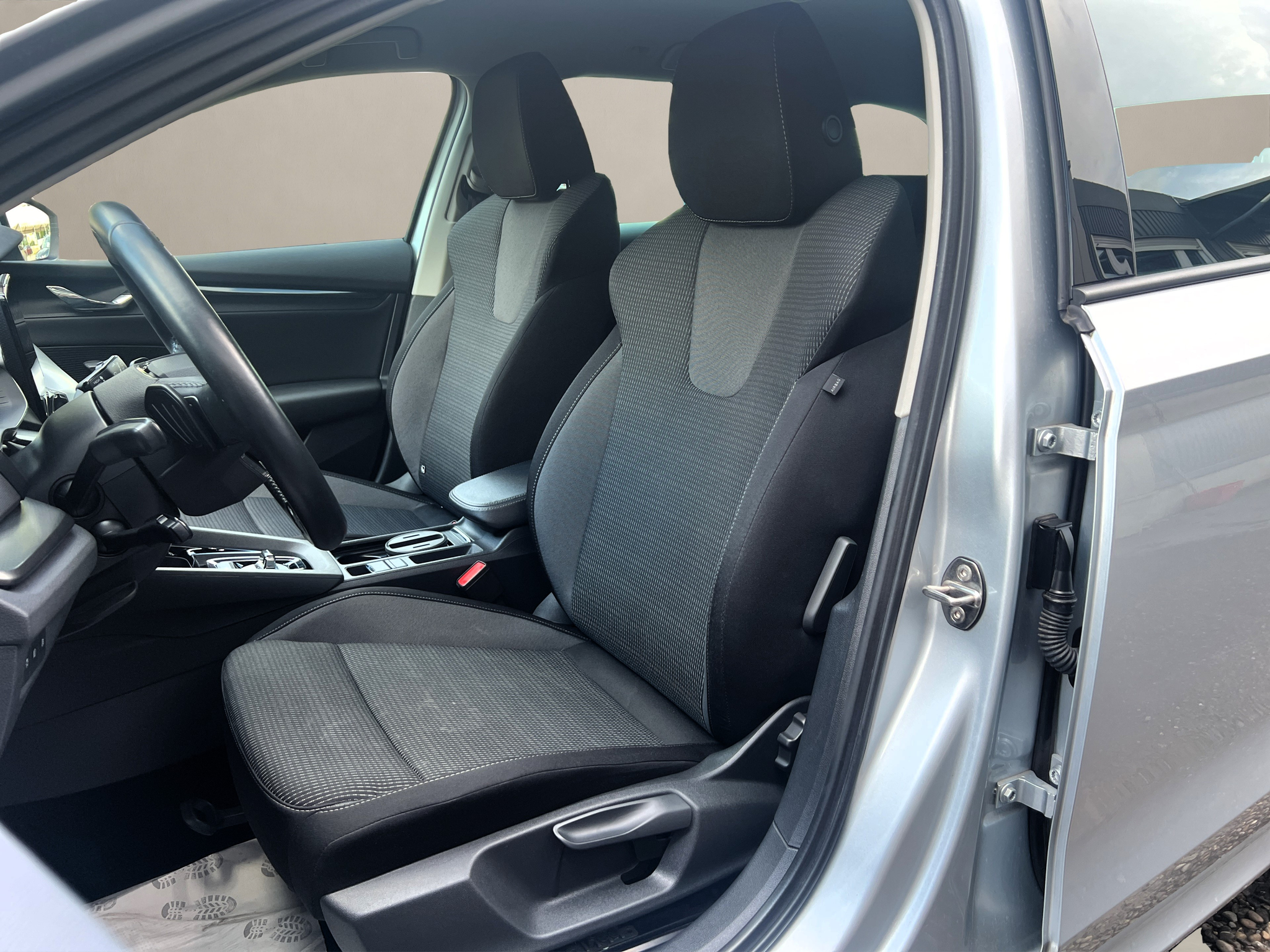 listing desktop thumbnail image 8