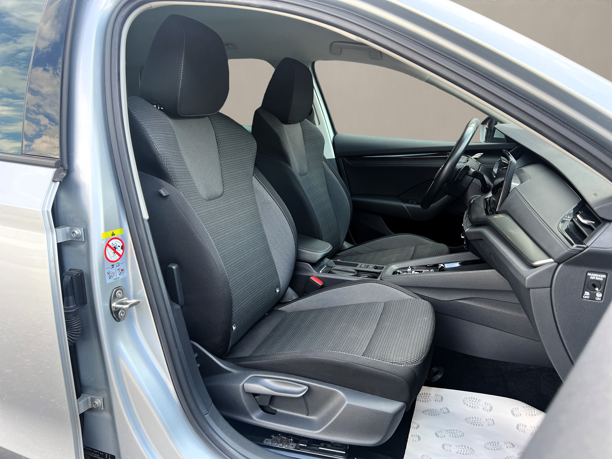 listing desktop thumbnail image 9