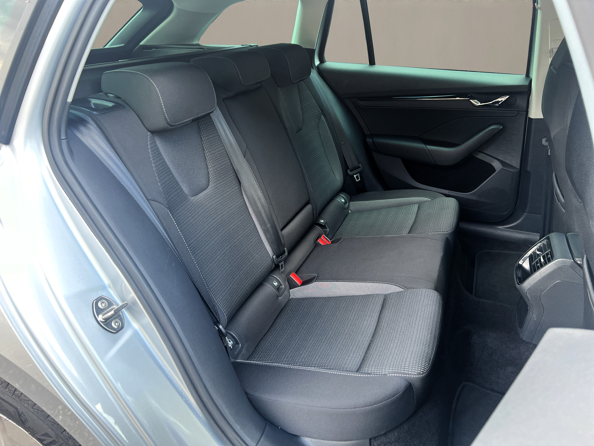 listing desktop thumbnail image 13