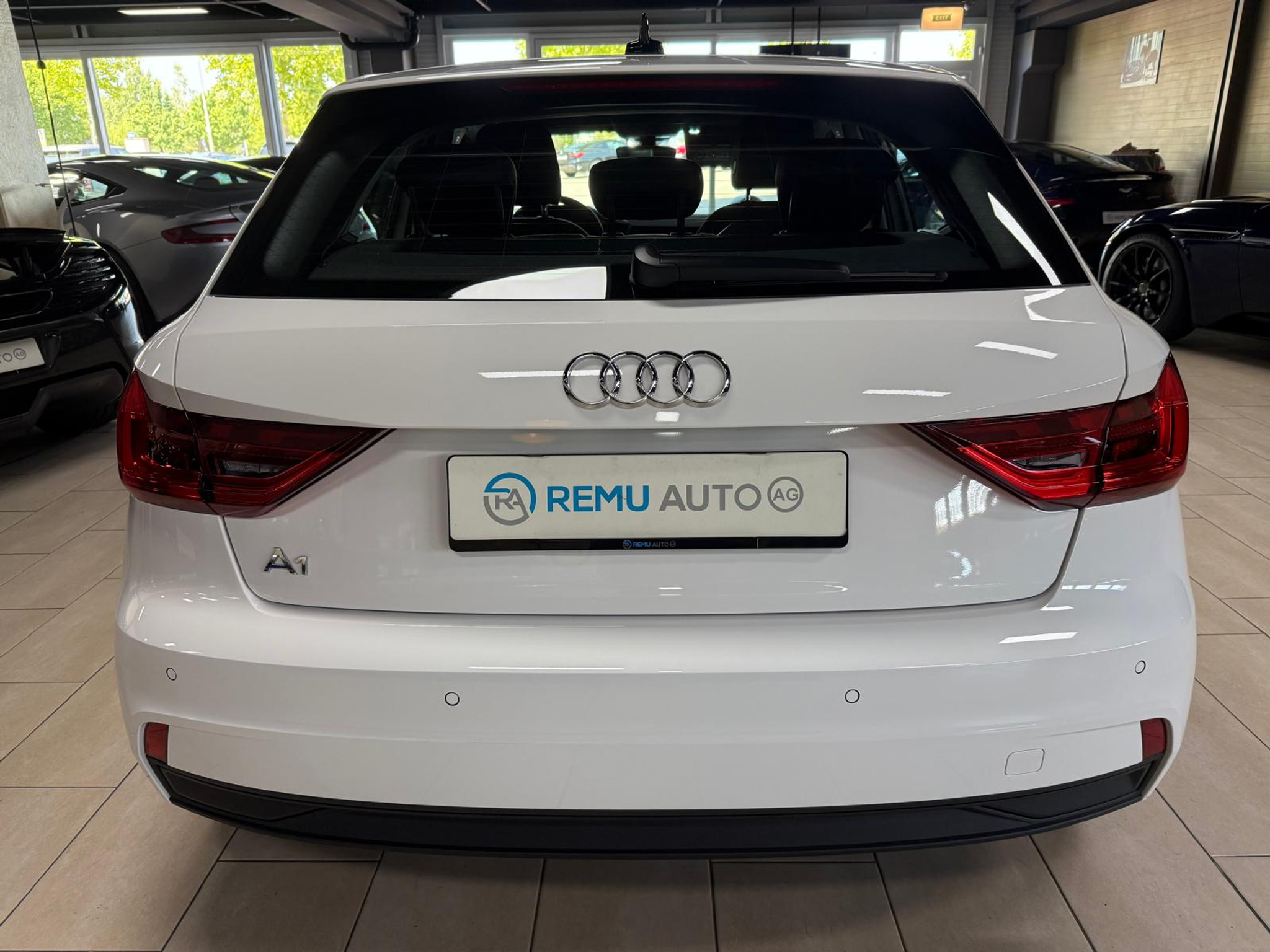 listing desktop thumbnail image 4