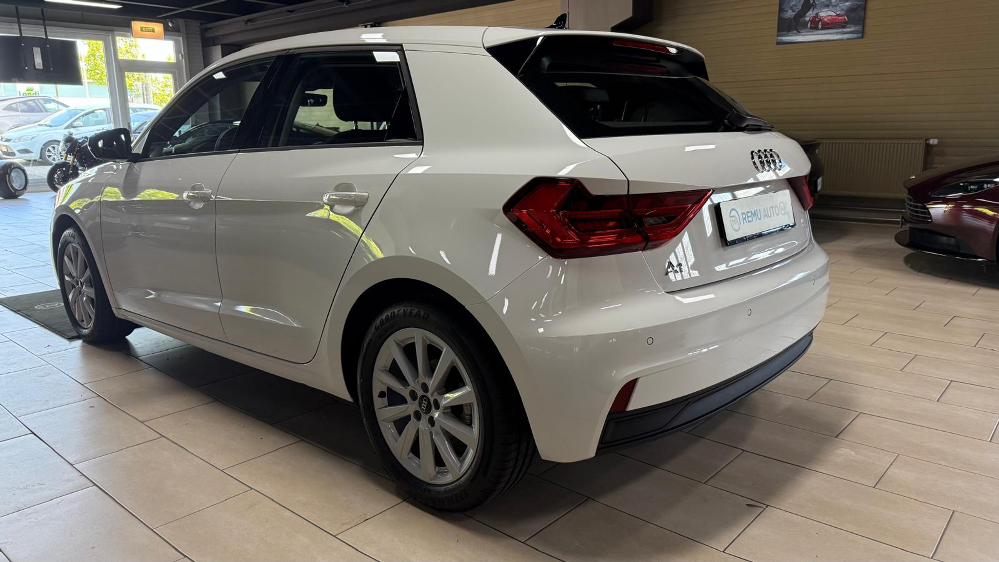 listing desktop thumbnail image 5