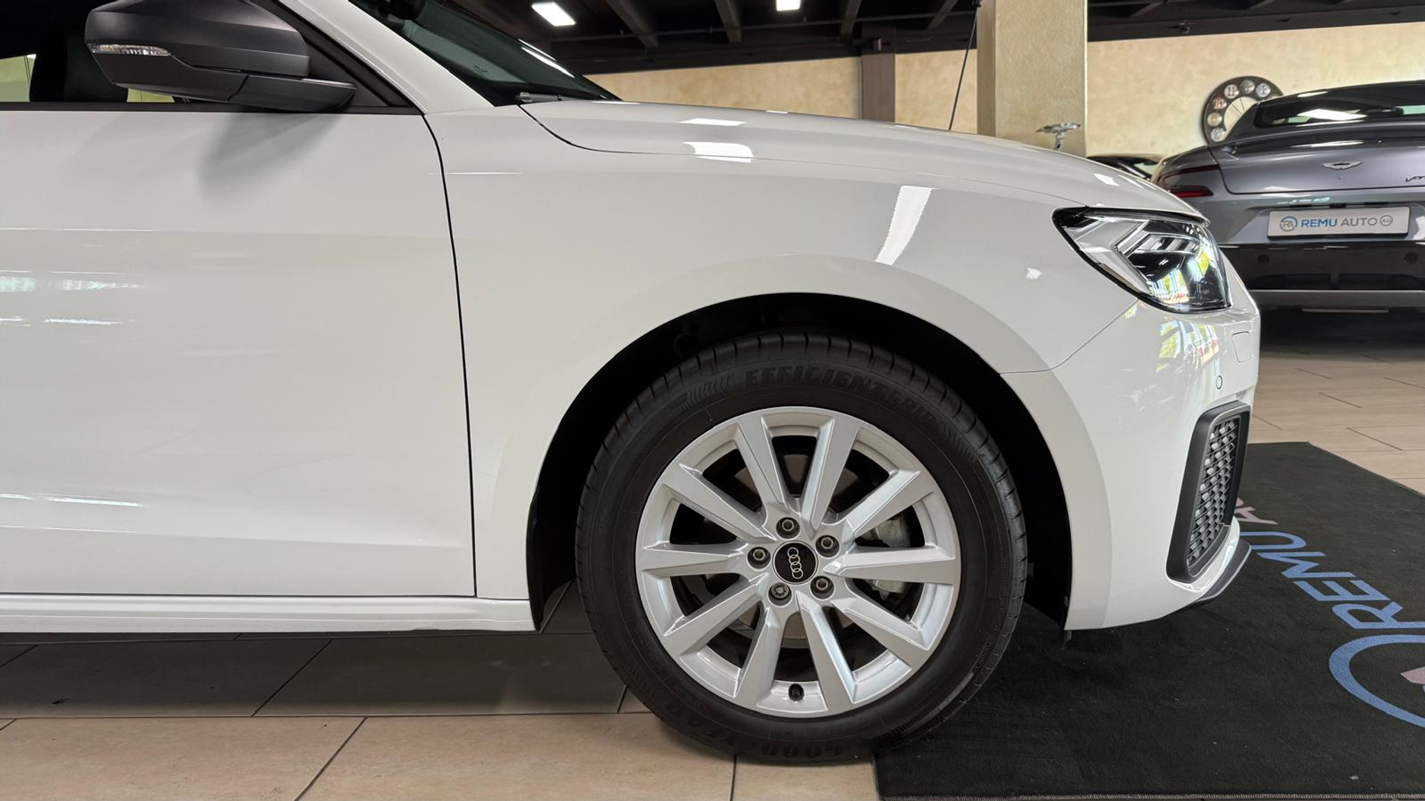 listing desktop thumbnail image 1