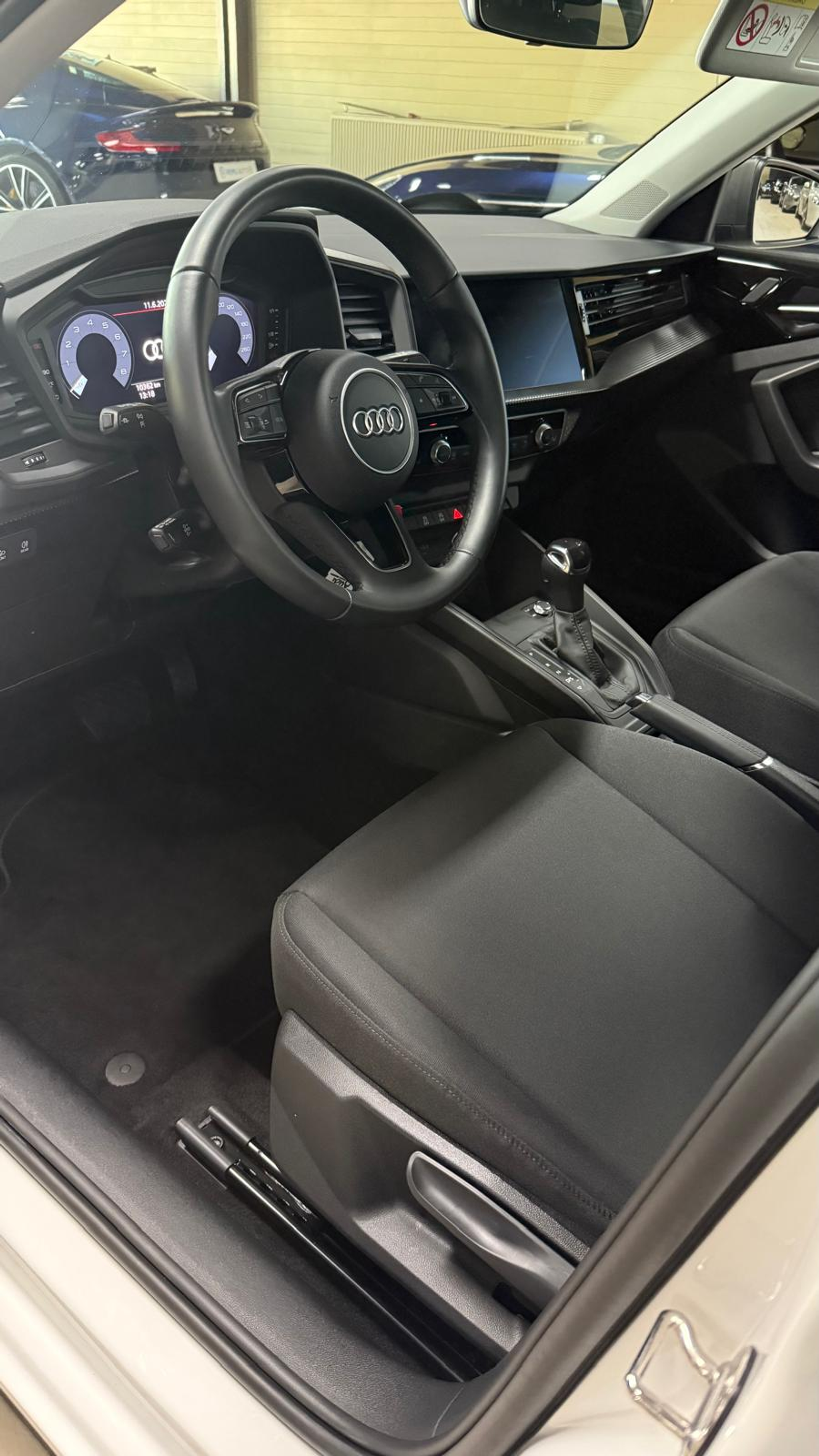 listing desktop thumbnail image 10