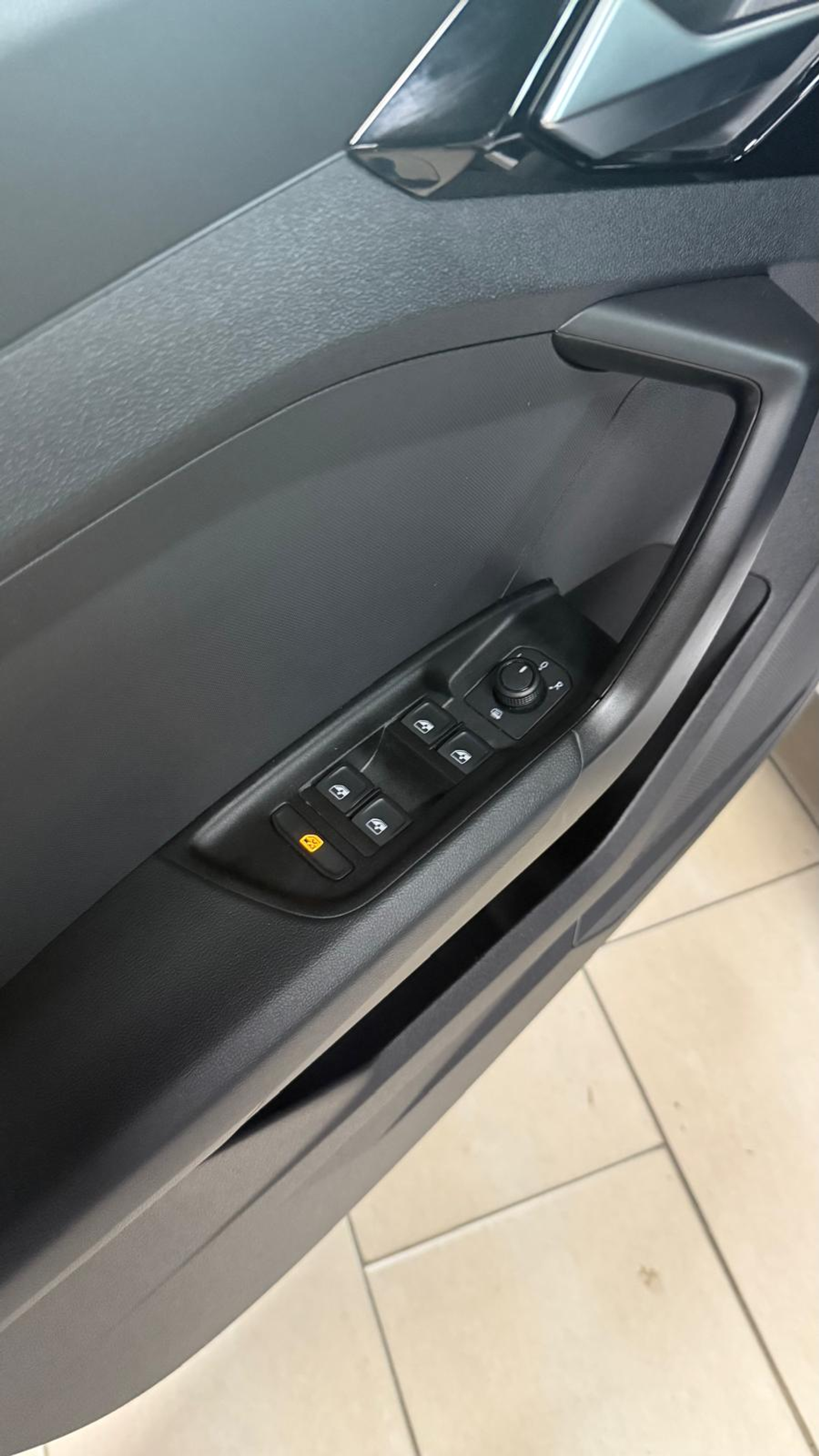 listing desktop thumbnail image 17