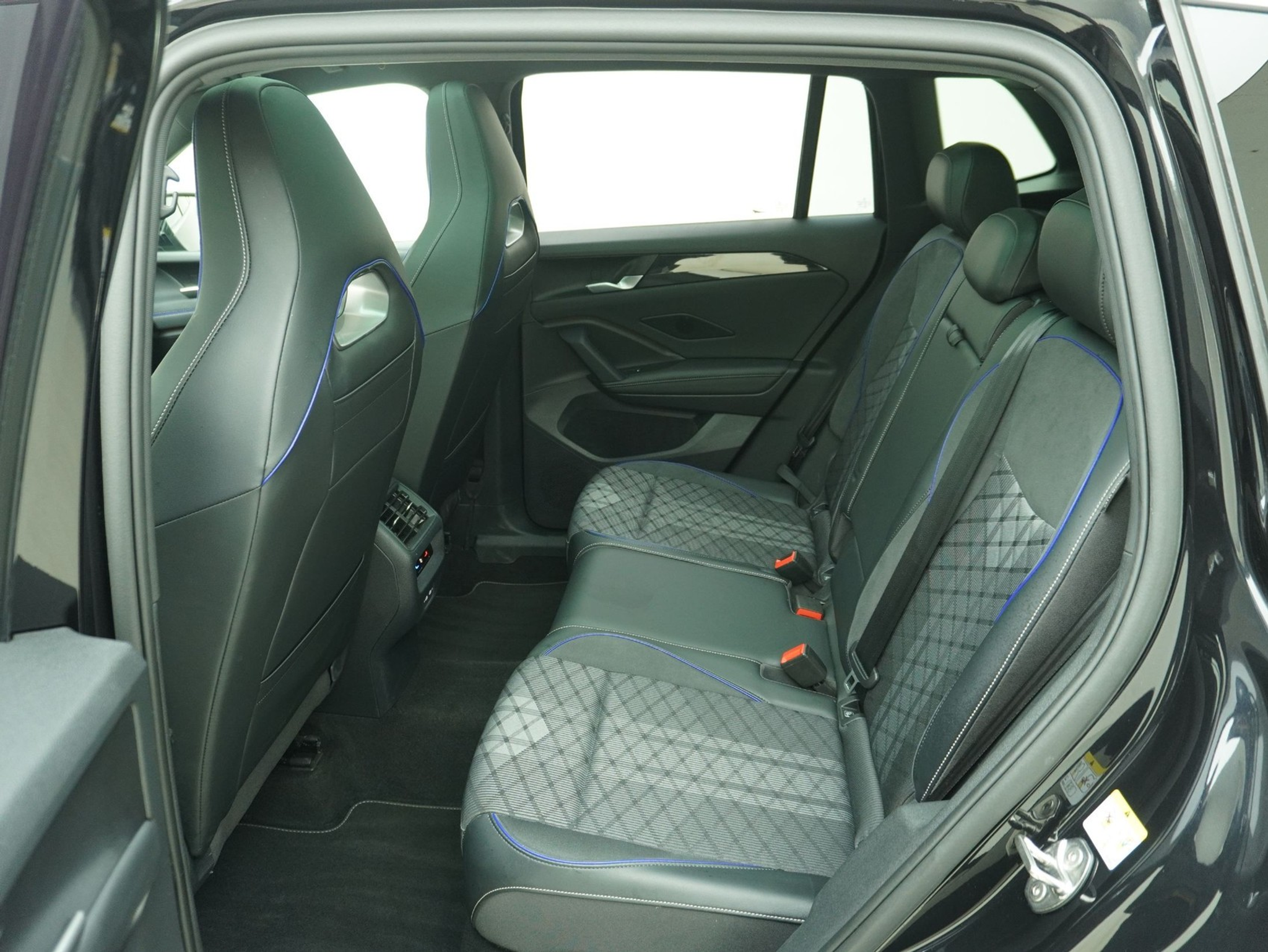 listing desktop thumbnail image 12