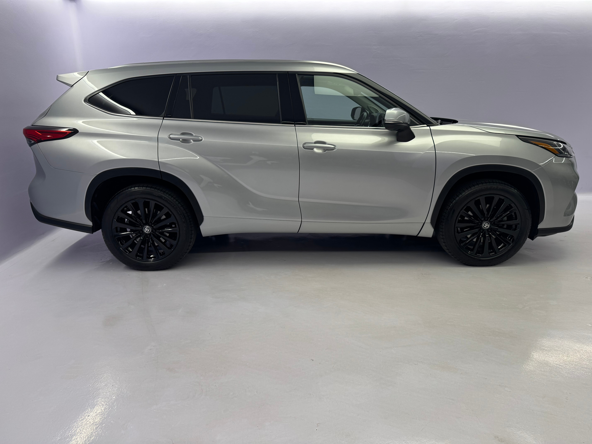 listing desktop thumbnail image 2