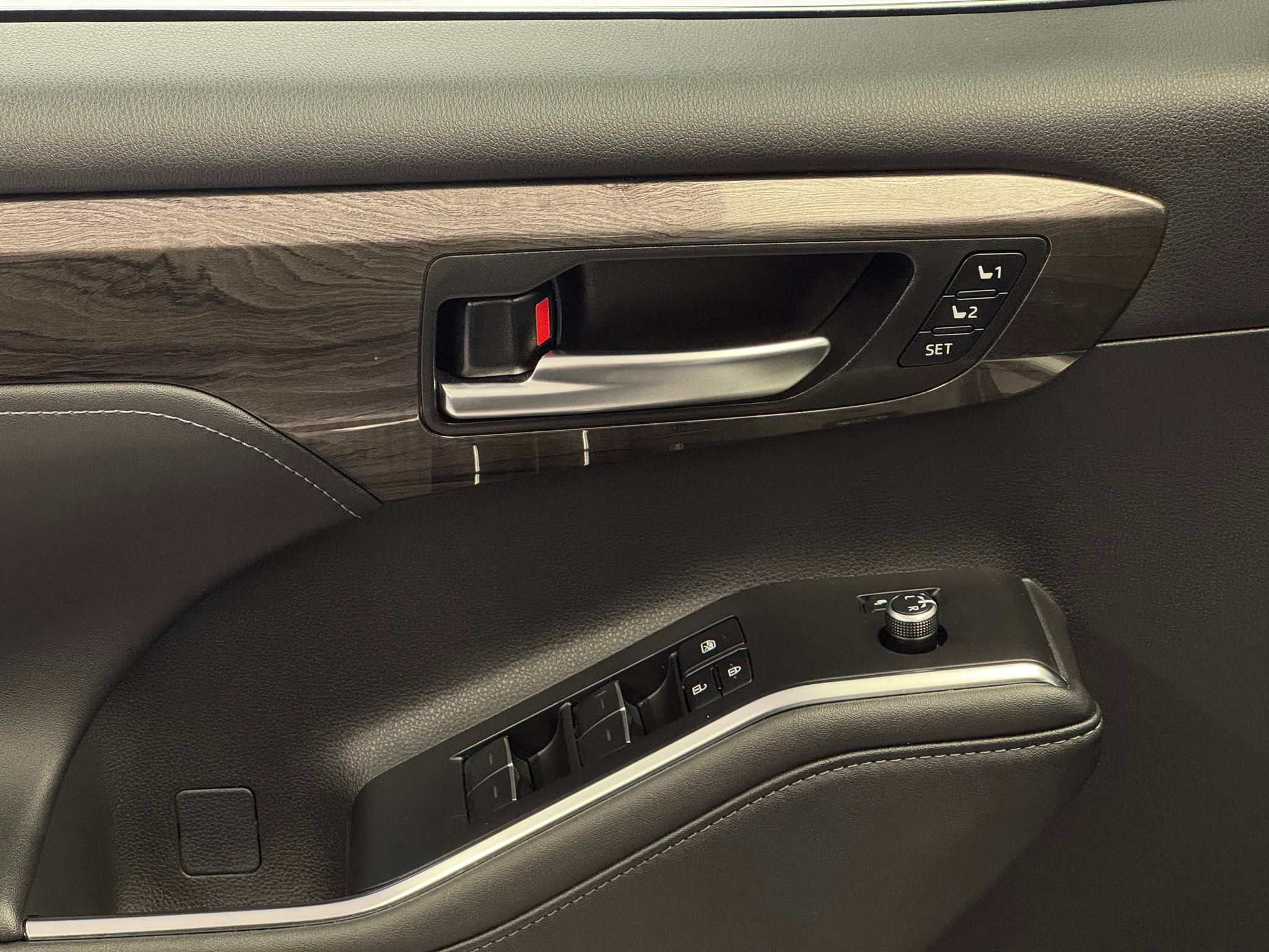 listing desktop thumbnail image 18