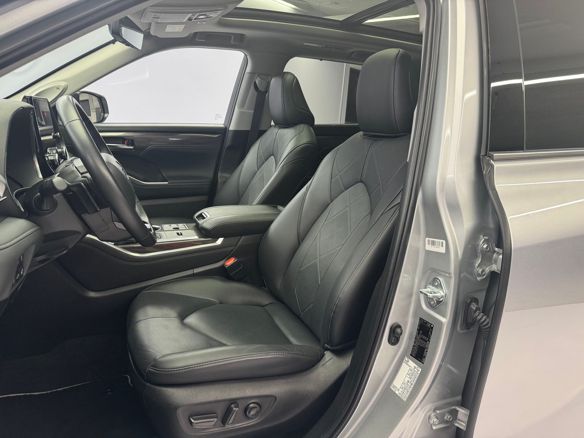 listing desktop thumbnail image 8