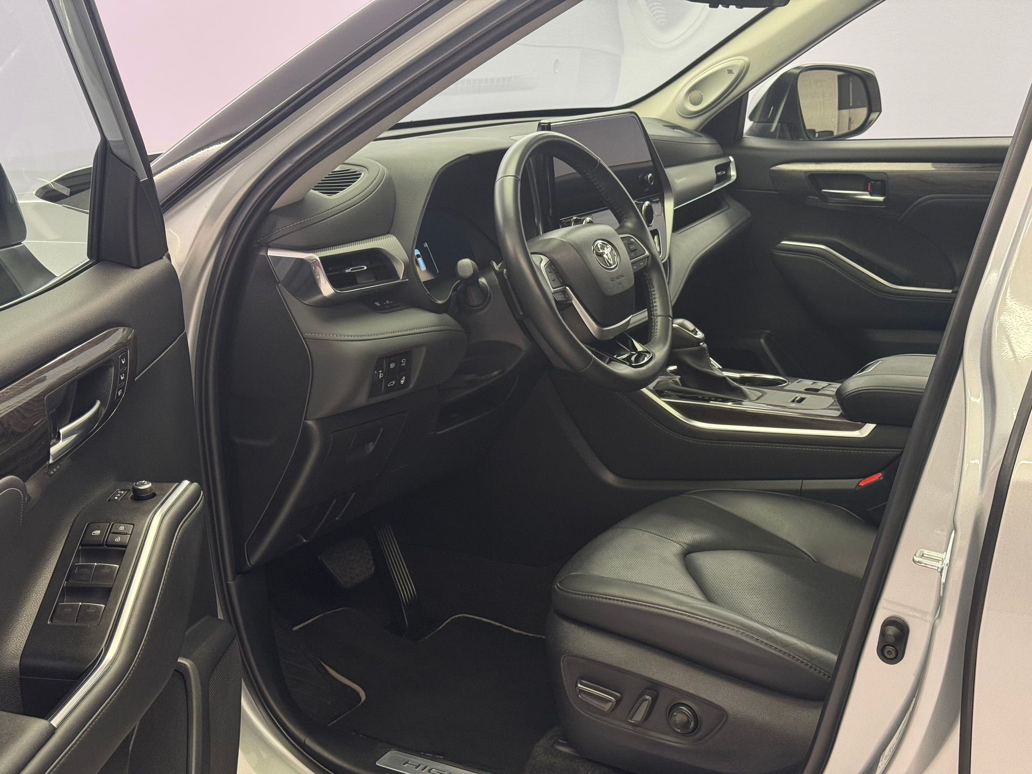 listing desktop thumbnail image 6