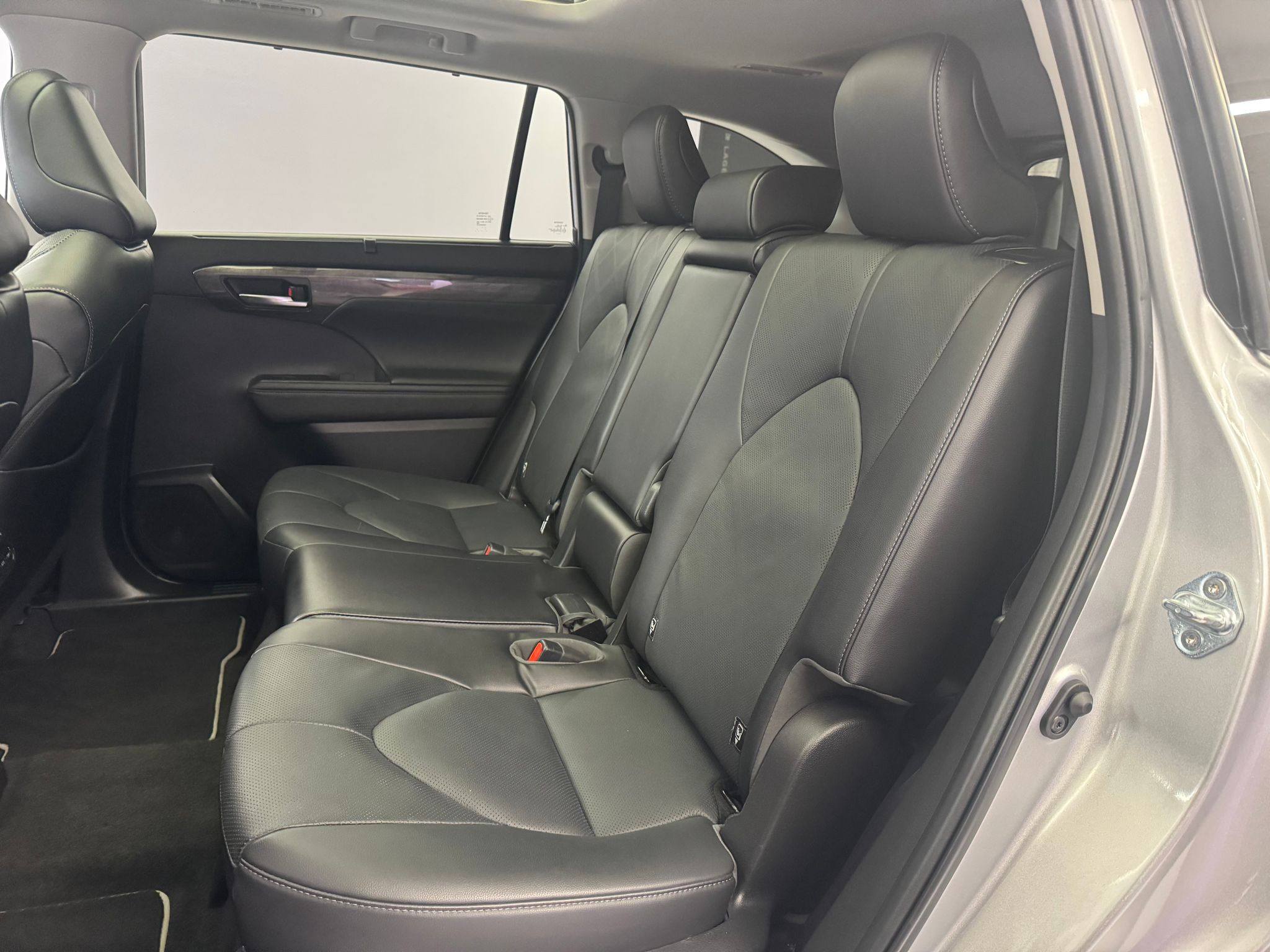 listing desktop thumbnail image 9